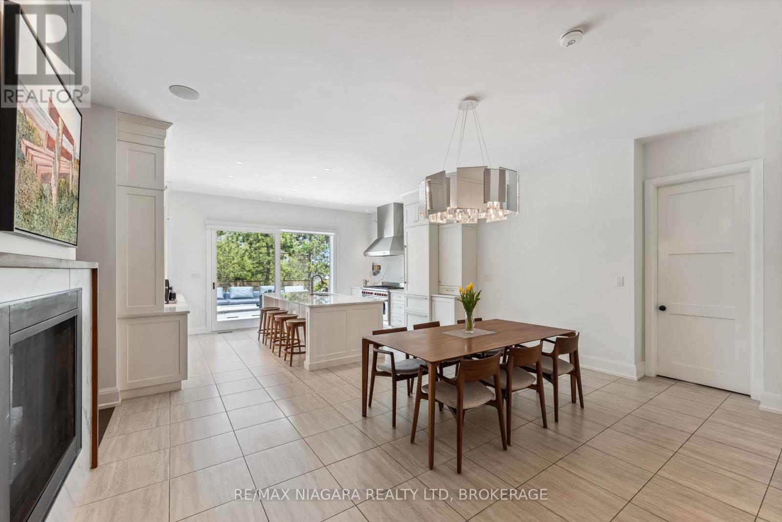 14 ANGELS DRIVE - 10