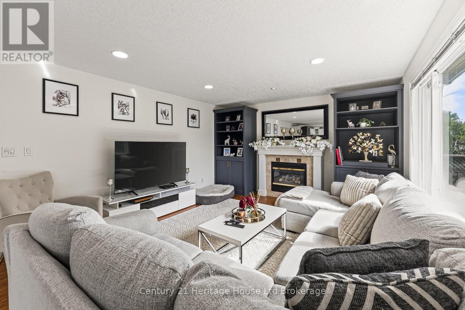 468 LAKEVIEW DRIVE - 22