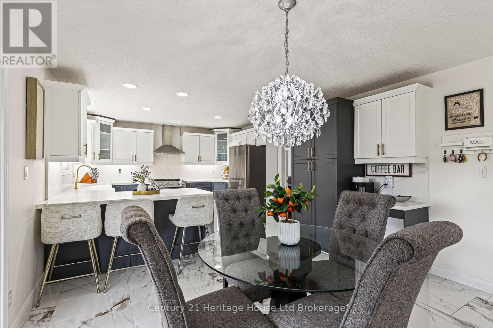 468 LAKEVIEW DRIVE - 25