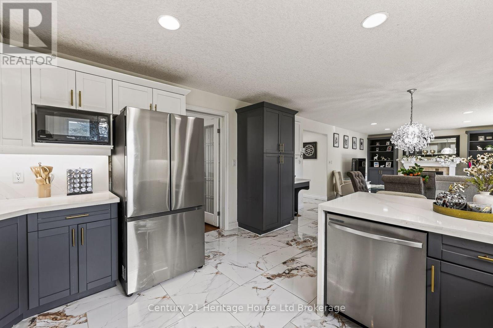 468 LAKEVIEW DRIVE - 30