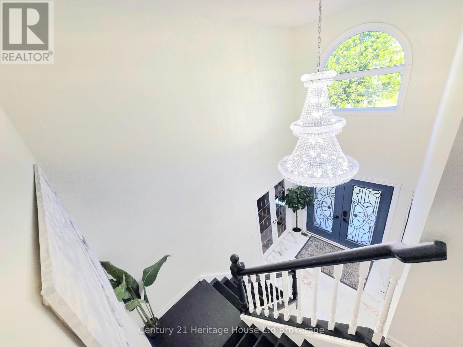 468 LAKEVIEW DRIVE - 35