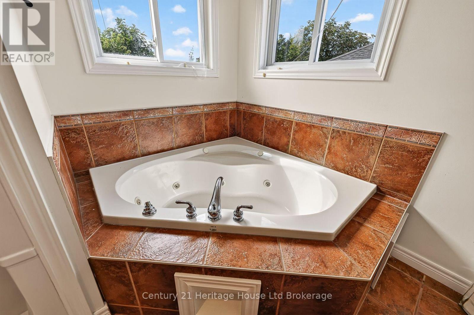 468 LAKEVIEW DRIVE - 40