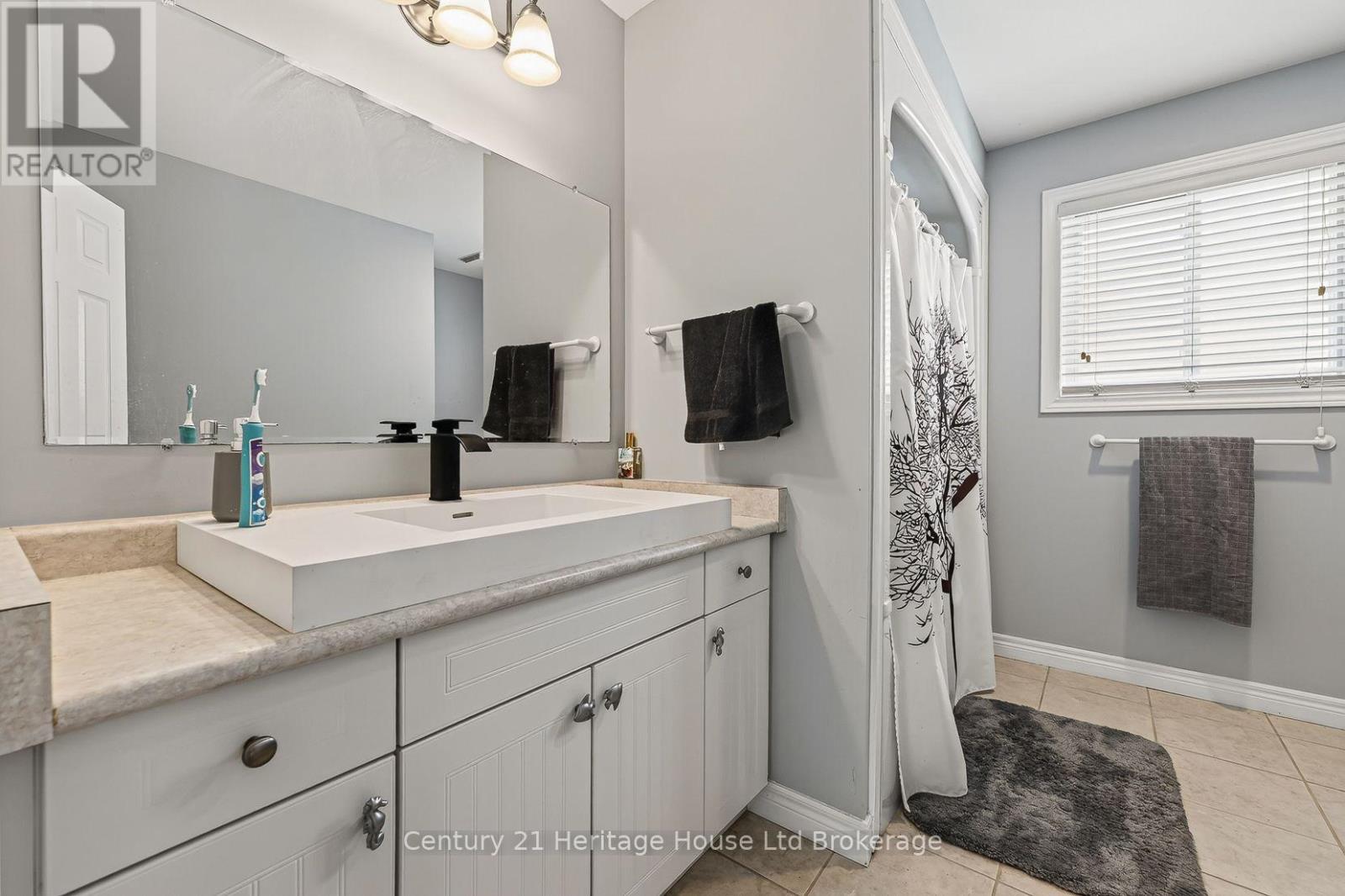 468 LAKEVIEW DRIVE - Image 42