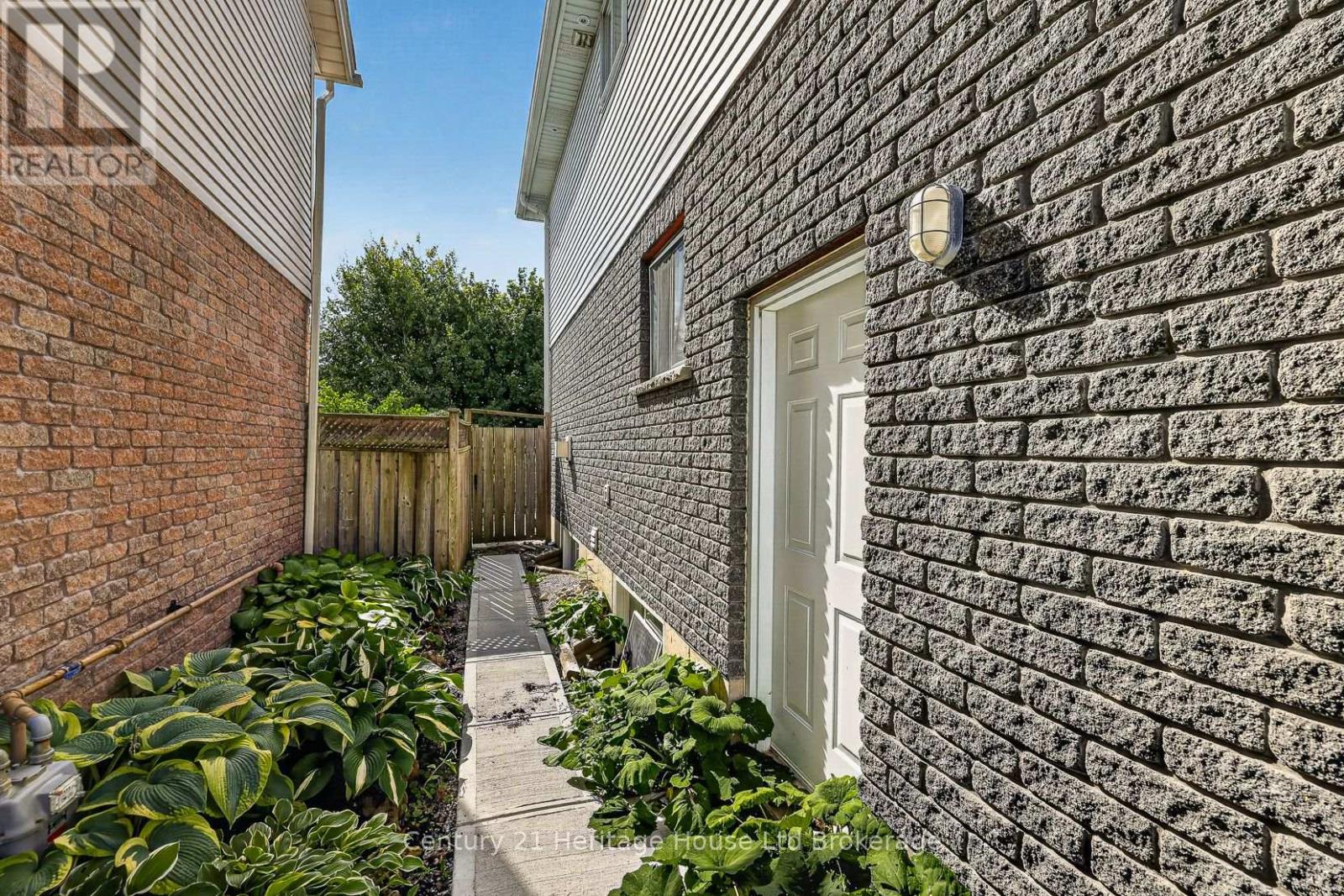 468 LAKEVIEW DRIVE - 7