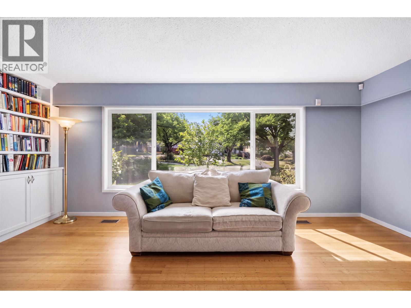 727 SECOND STREET, New Westminster — photo 2
