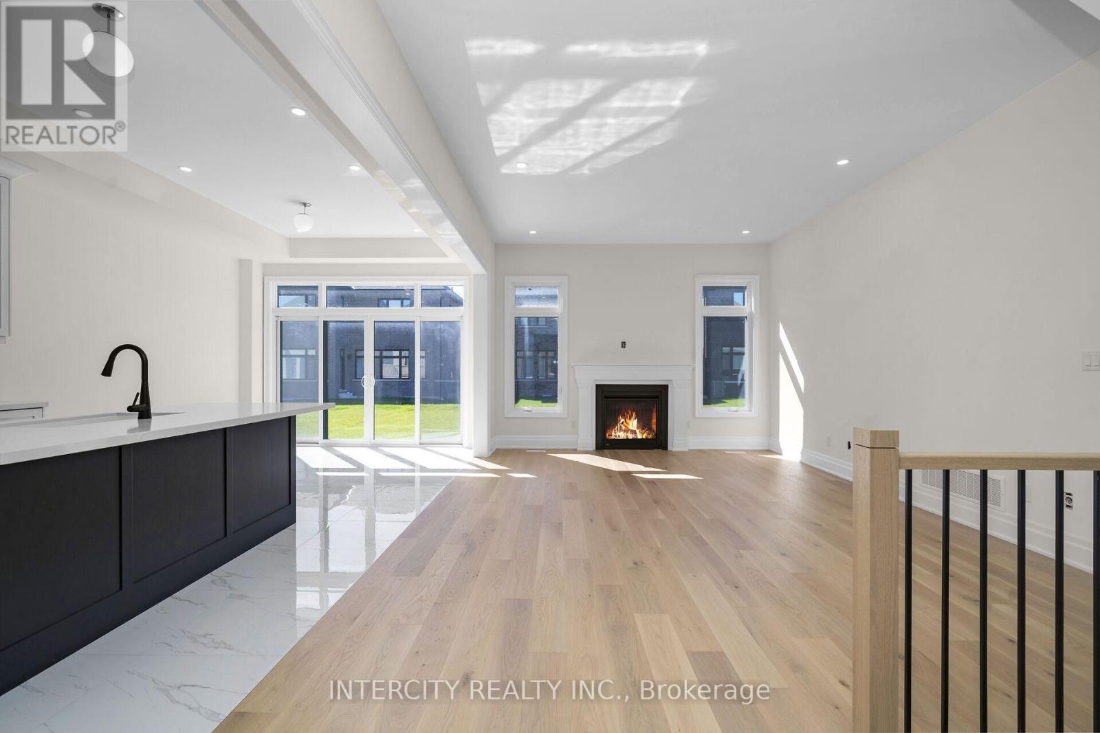 33 GIANVITO CRESCENT - 11
