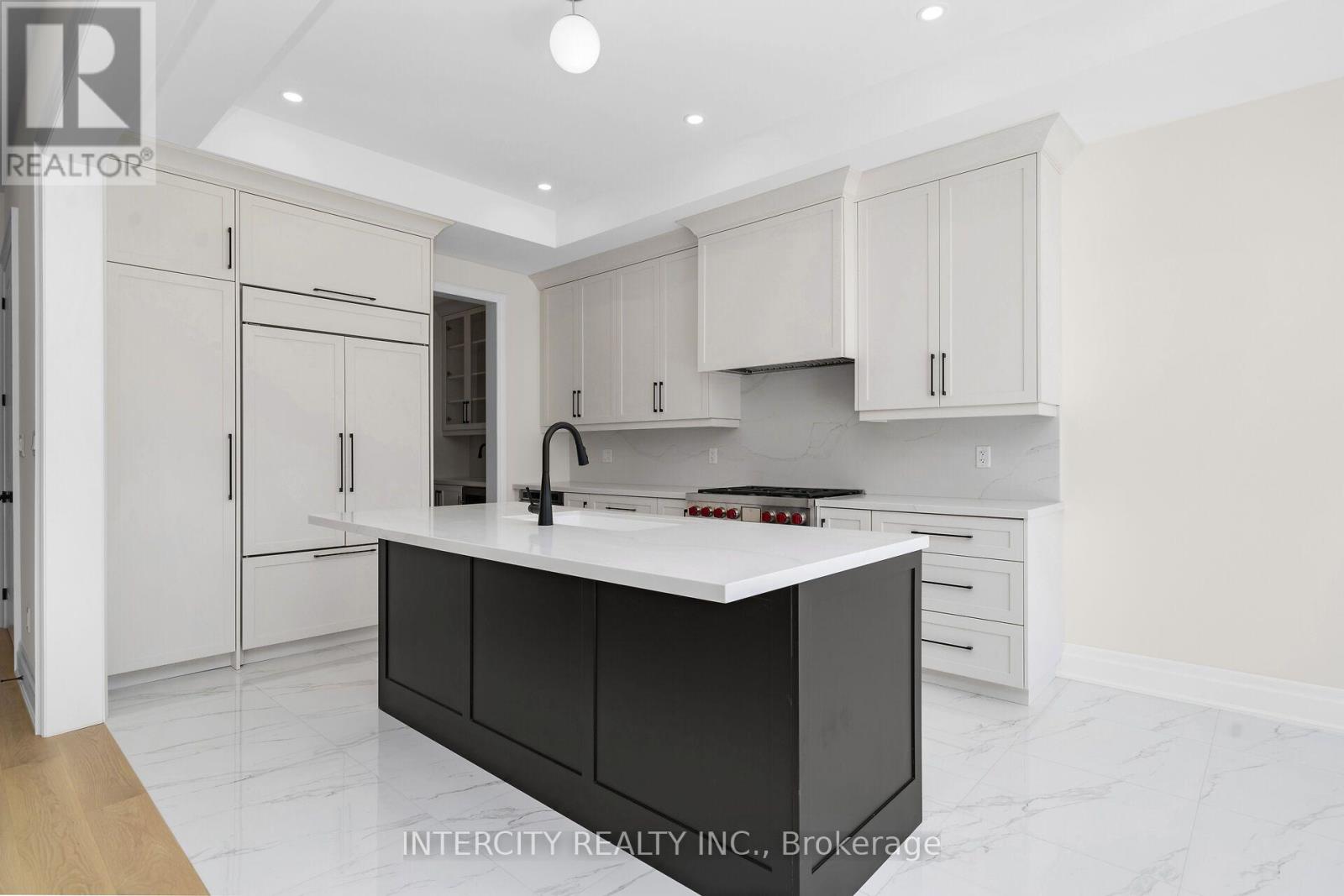 33 GIANVITO CRESCENT - 15