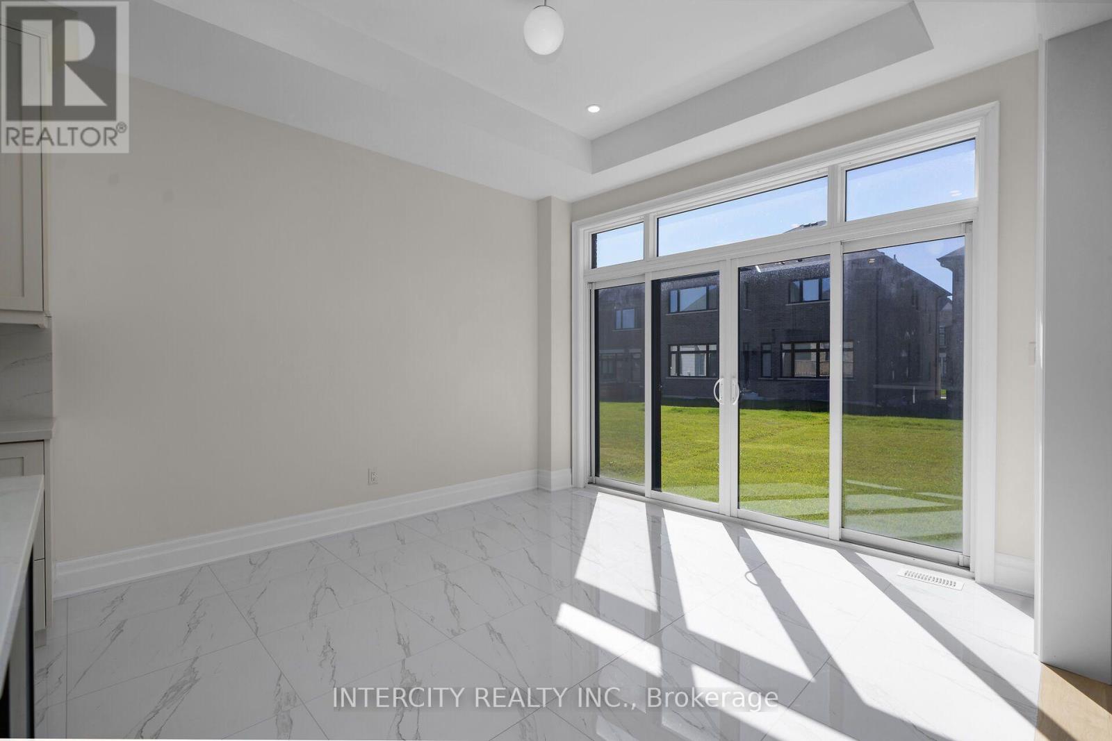 33 GIANVITO CRESCENT - 22