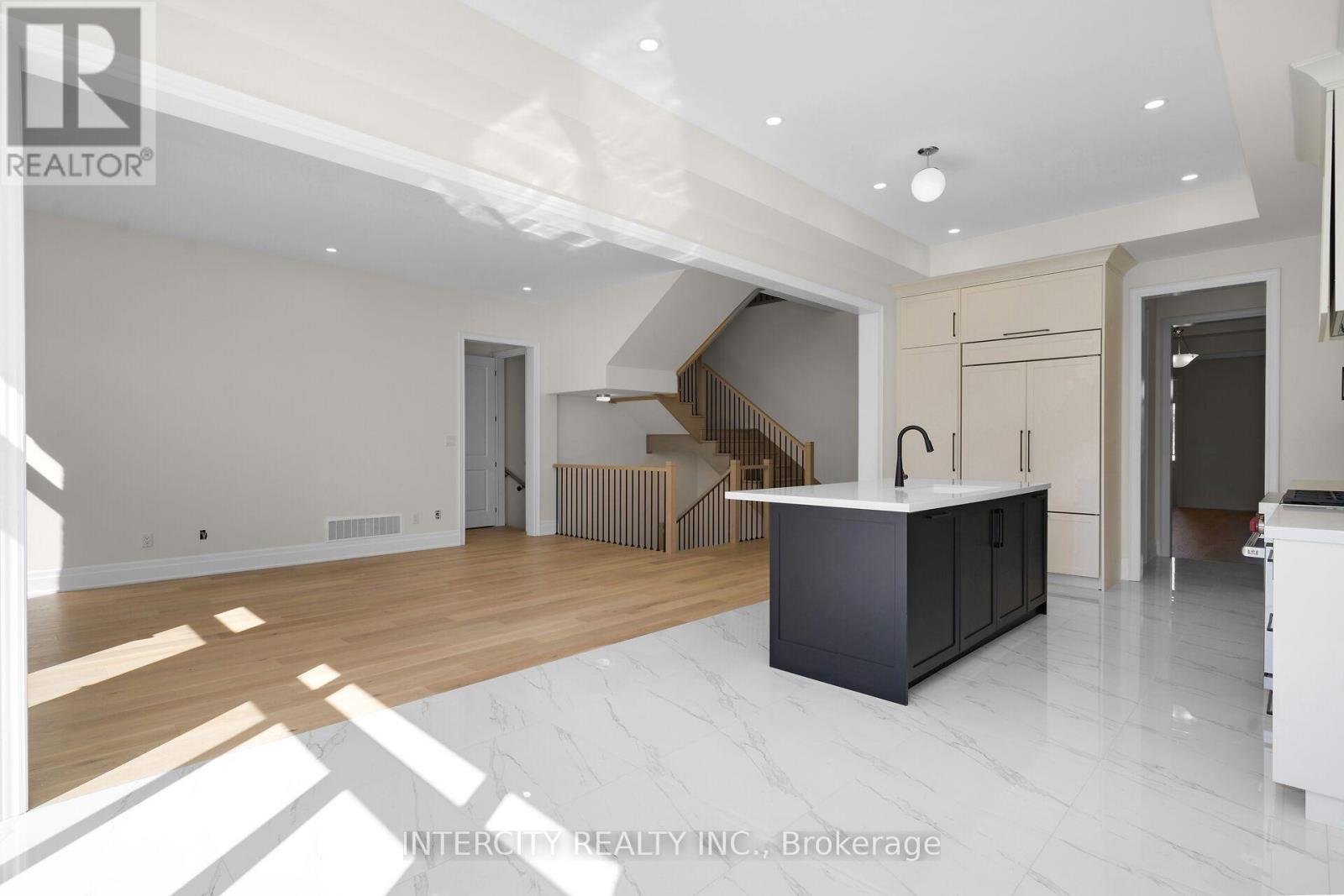 33 GIANVITO CRESCENT - 23