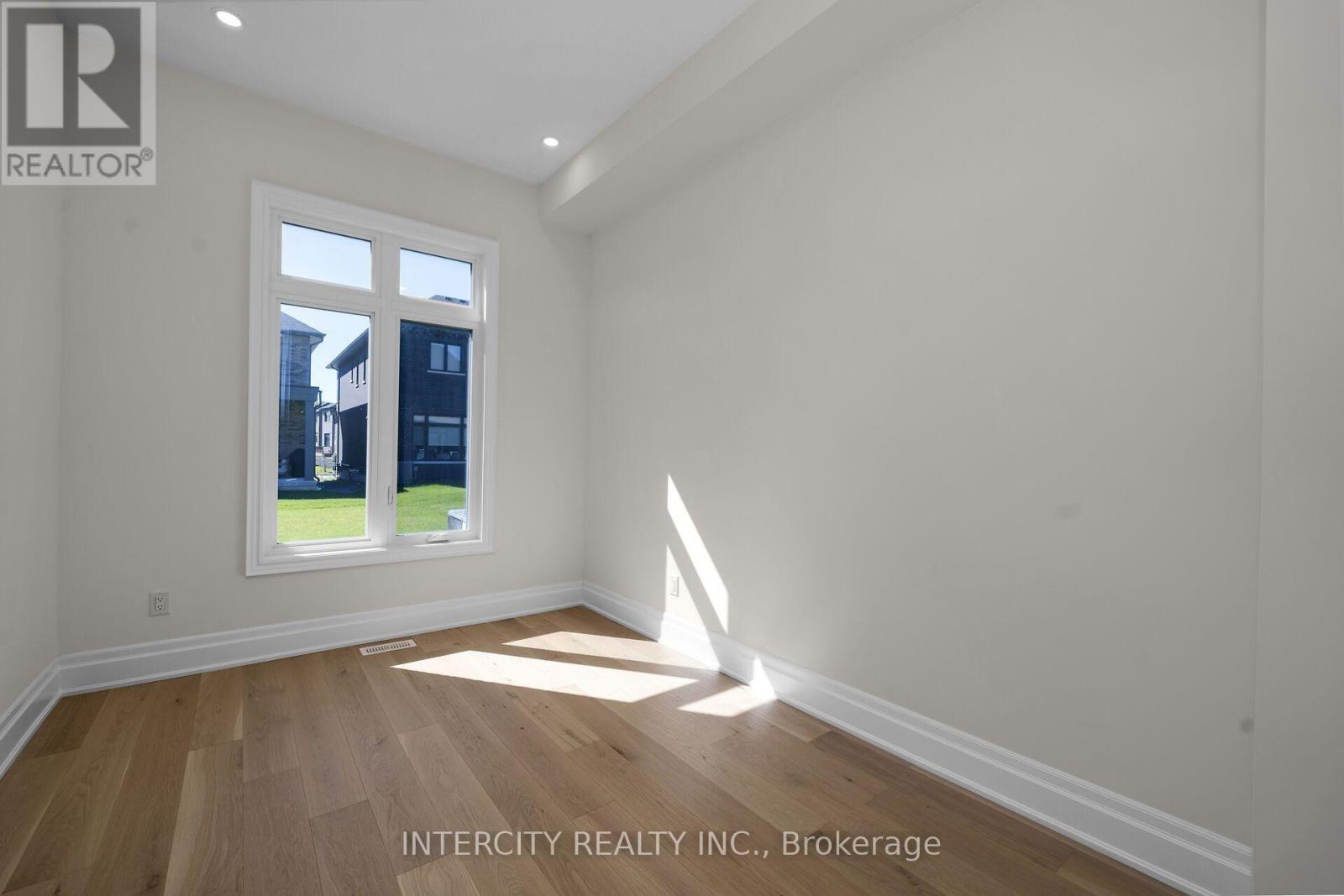 33 GIANVITO CRESCENT - 25