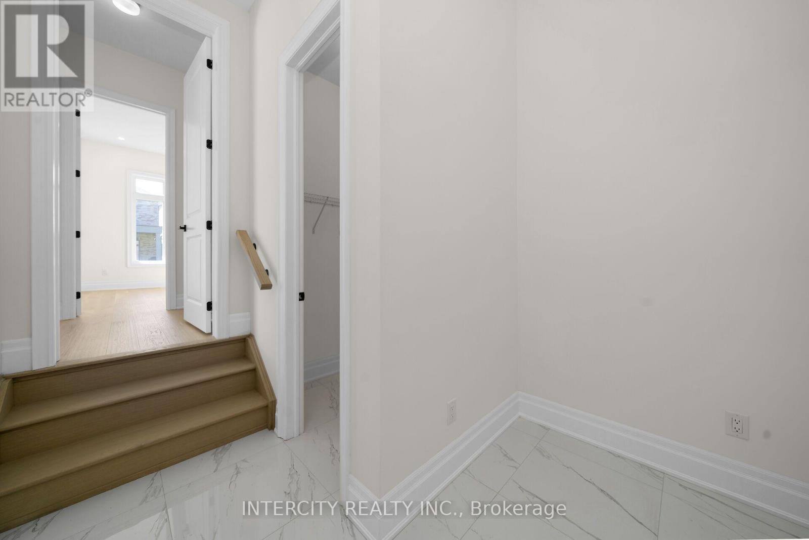 33 GIANVITO CRESCENT - 28