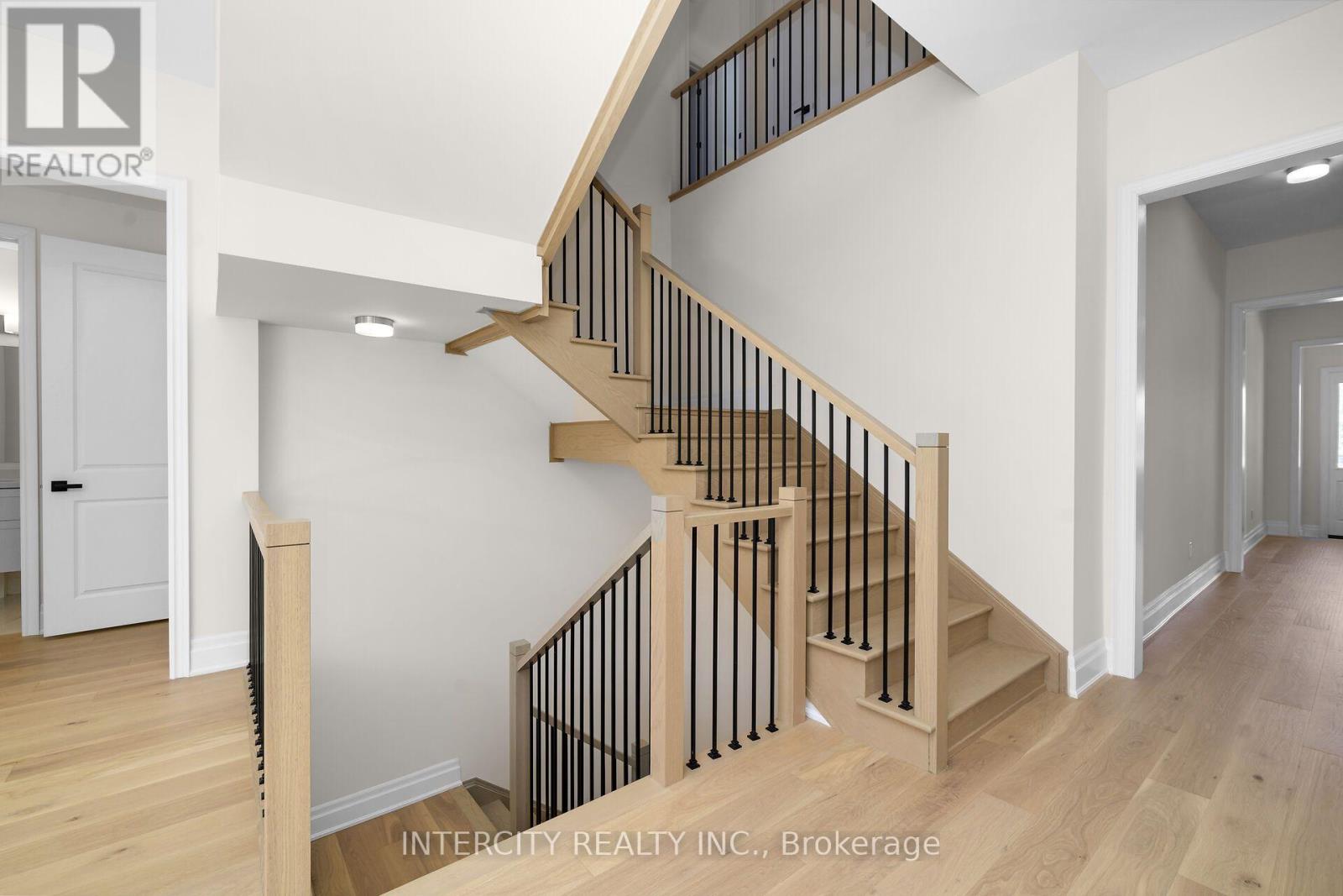 33 GIANVITO CRESCENT - 29