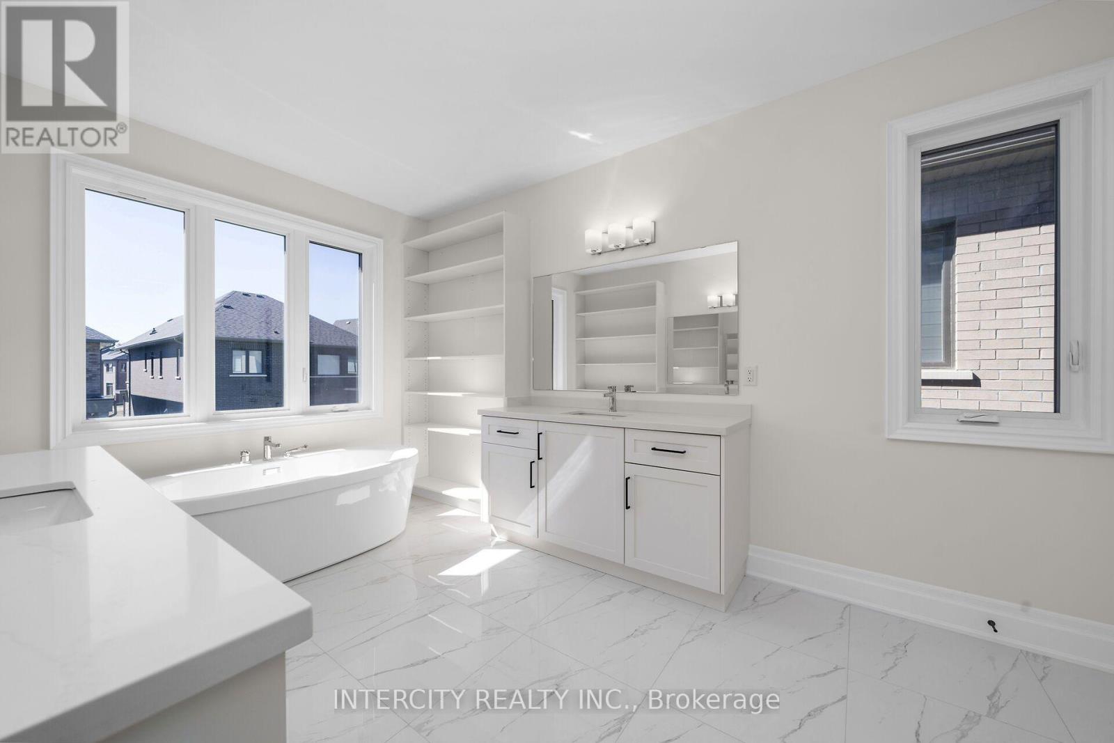 33 GIANVITO CRESCENT - 33