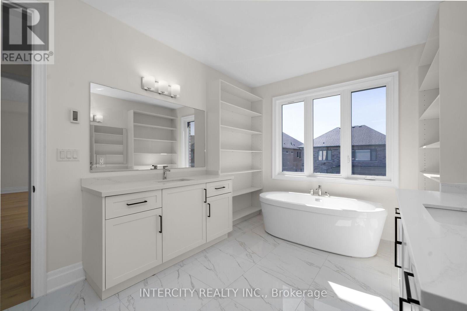 33 GIANVITO CRESCENT - 34
