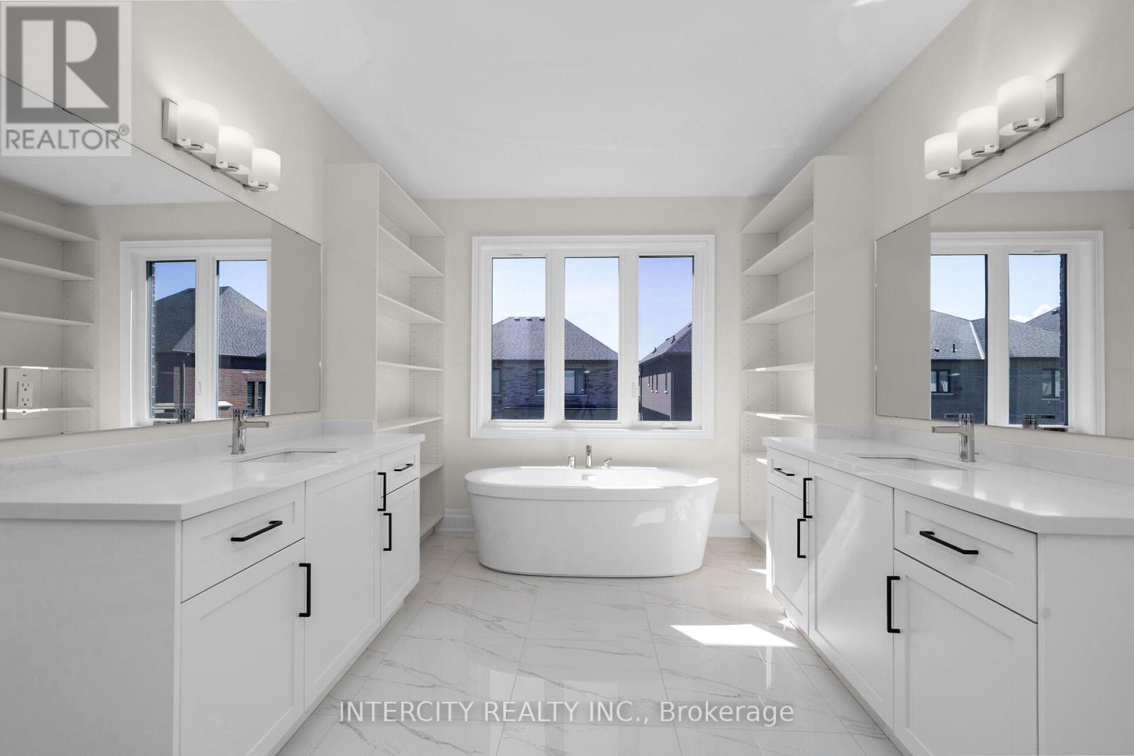 33 GIANVITO CRESCENT - 36