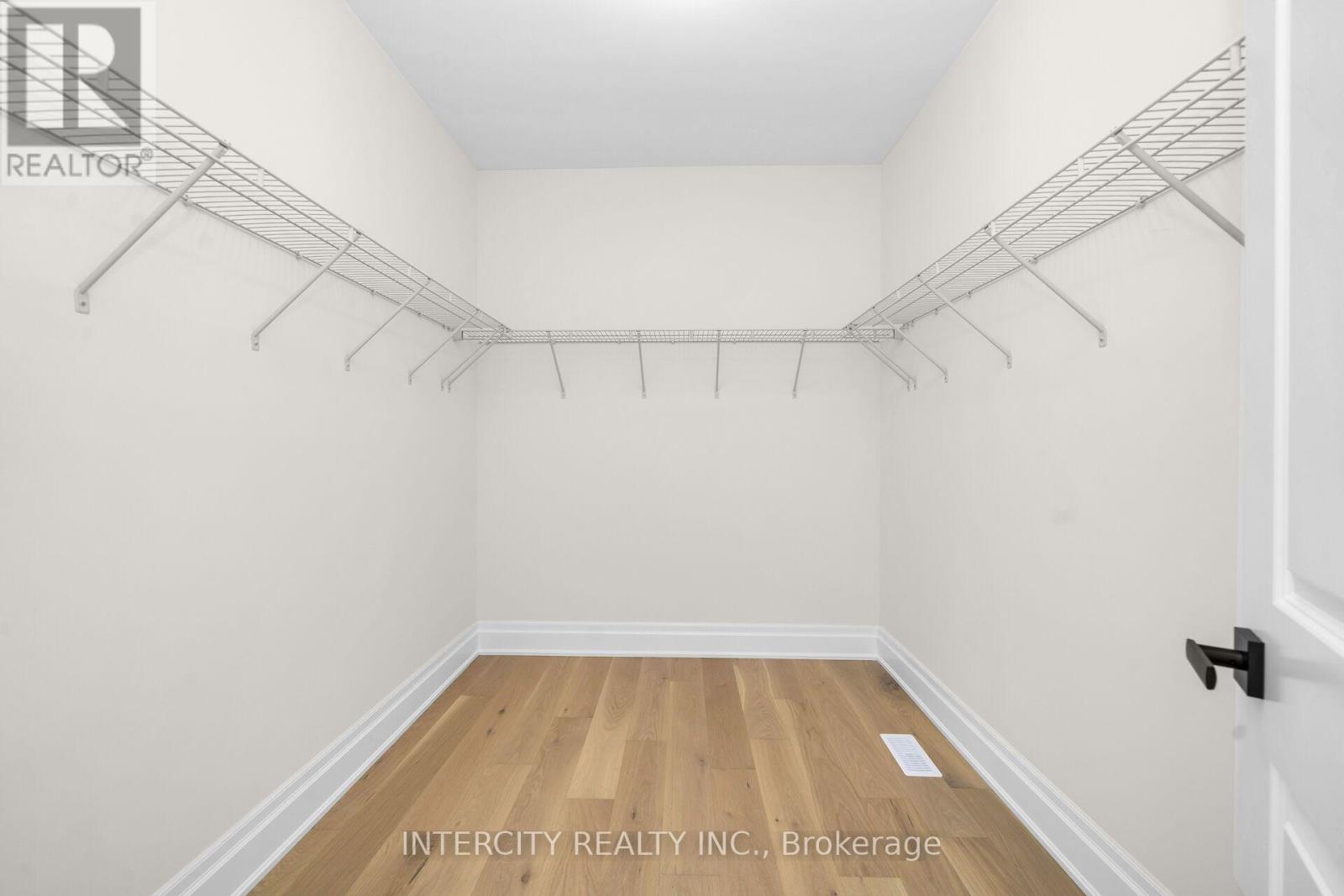 33 GIANVITO CRESCENT - 37