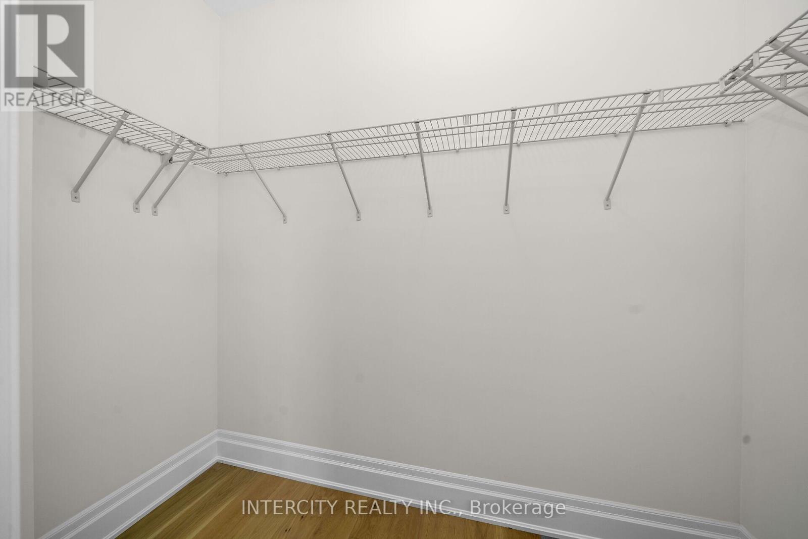 33 GIANVITO CRESCENT - 38