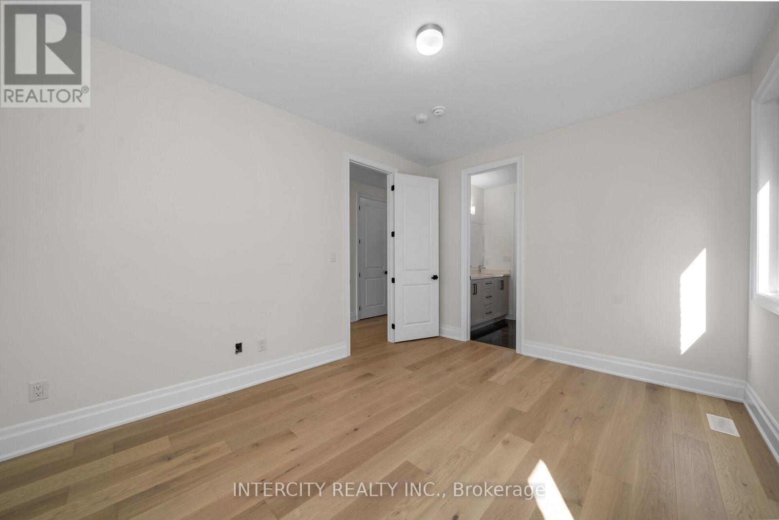 33 GIANVITO CRESCENT - 40