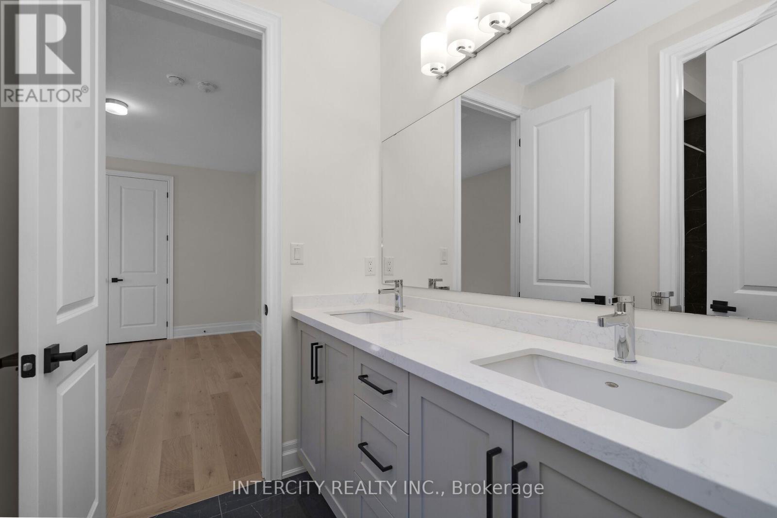 33 GIANVITO CRESCENT - 44
