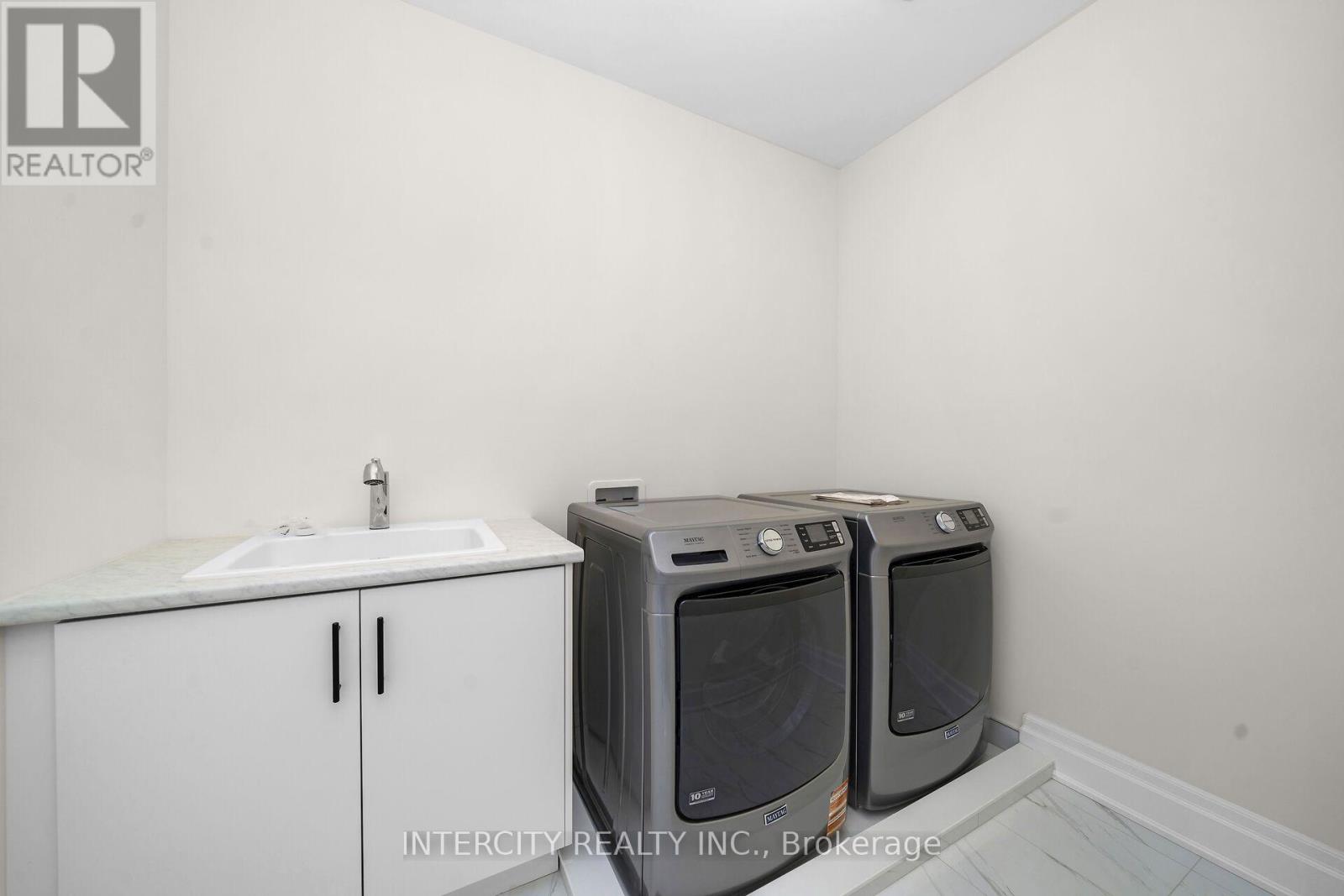 33 GIANVITO CRESCENT - 46