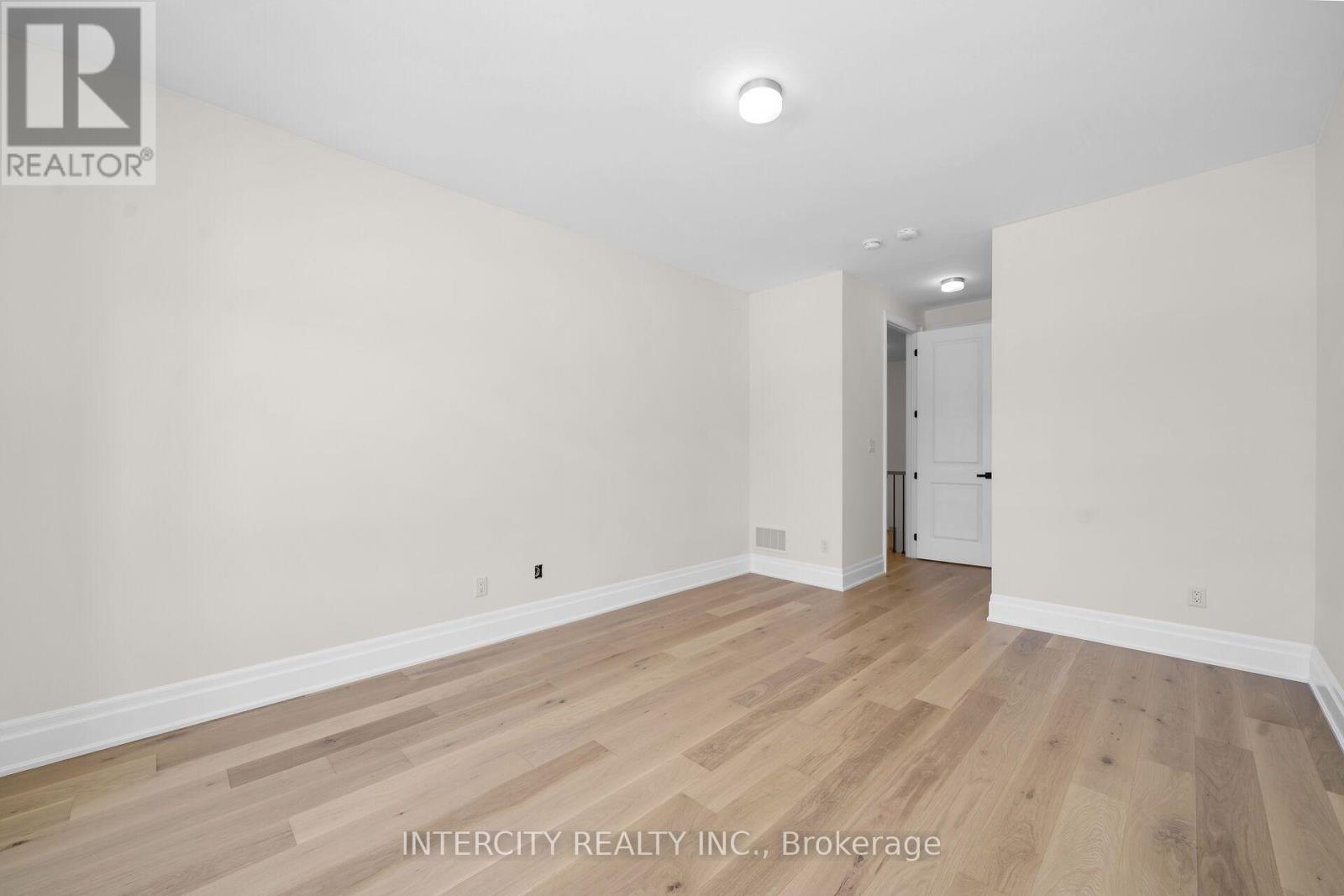 33 GIANVITO CRESCENT - 48