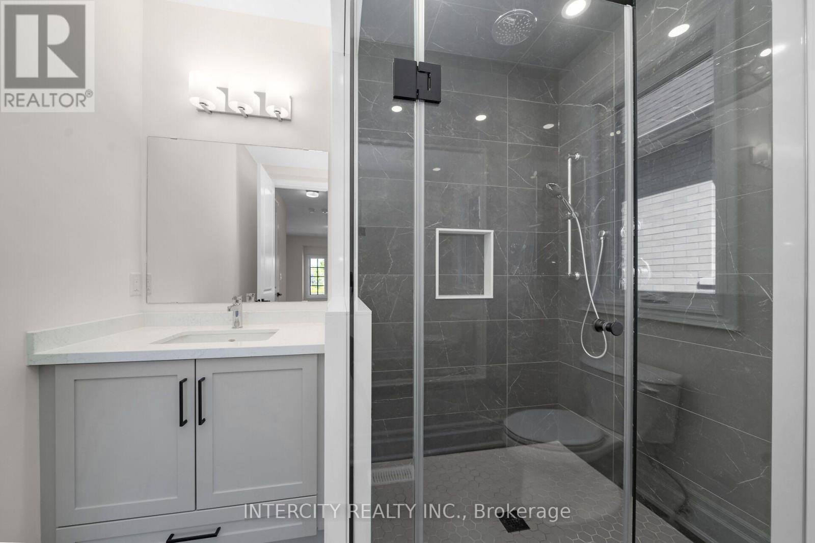 33 GIANVITO CRESCENT - 49