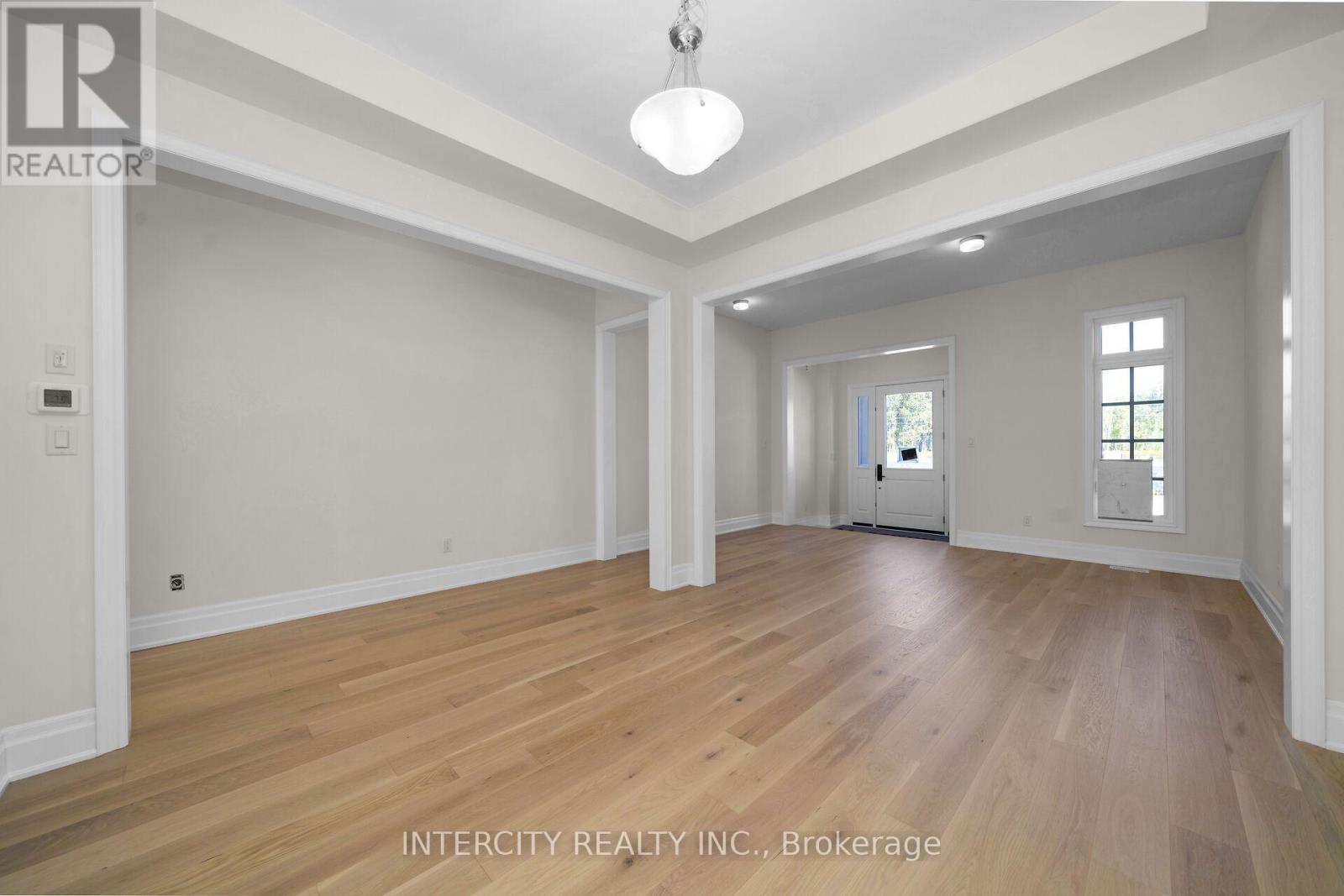 33 GIANVITO CRESCENT - 9