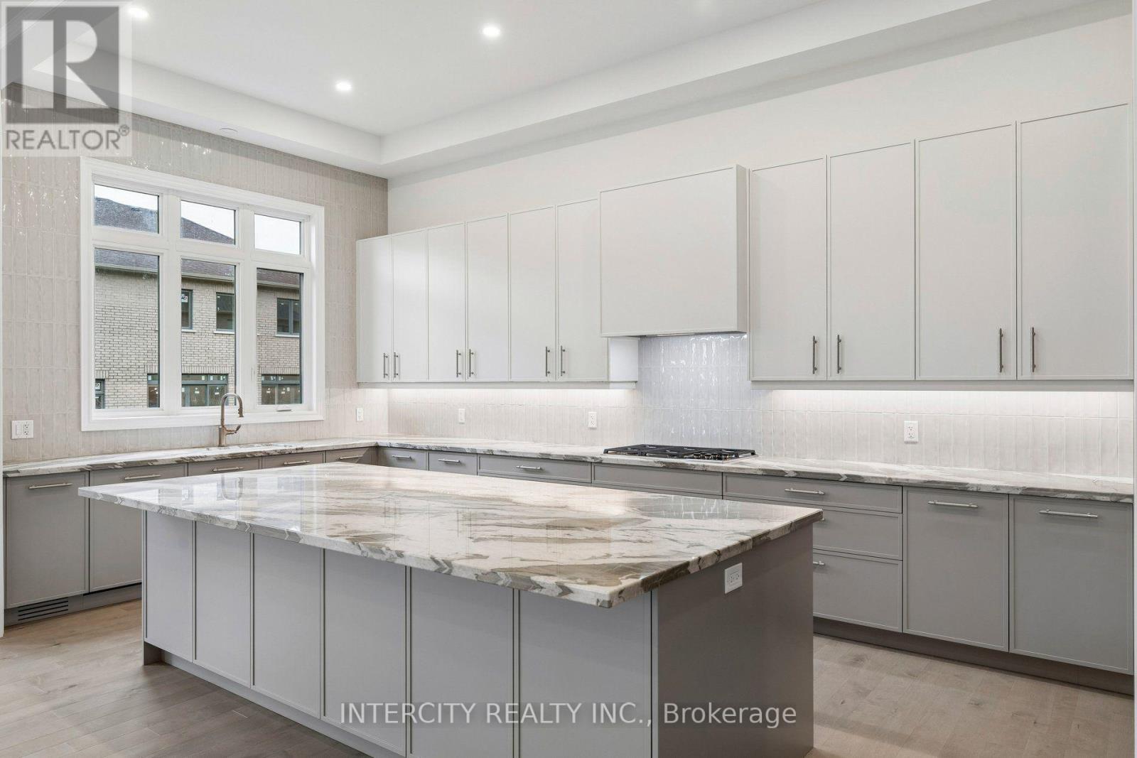 17 GARRIOCK HALL AVENUE - 13