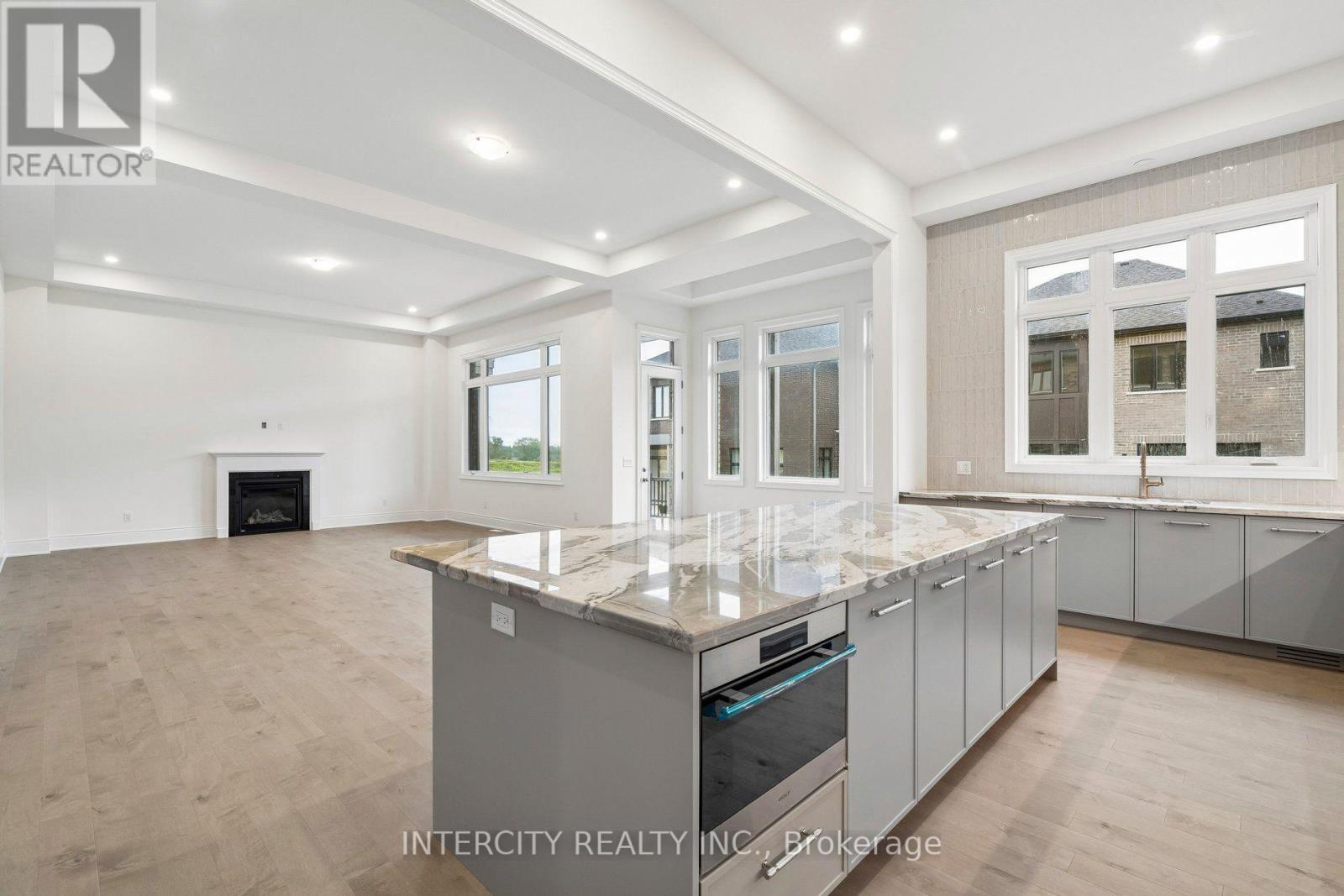 17 GARRIOCK HALL AVENUE - 17