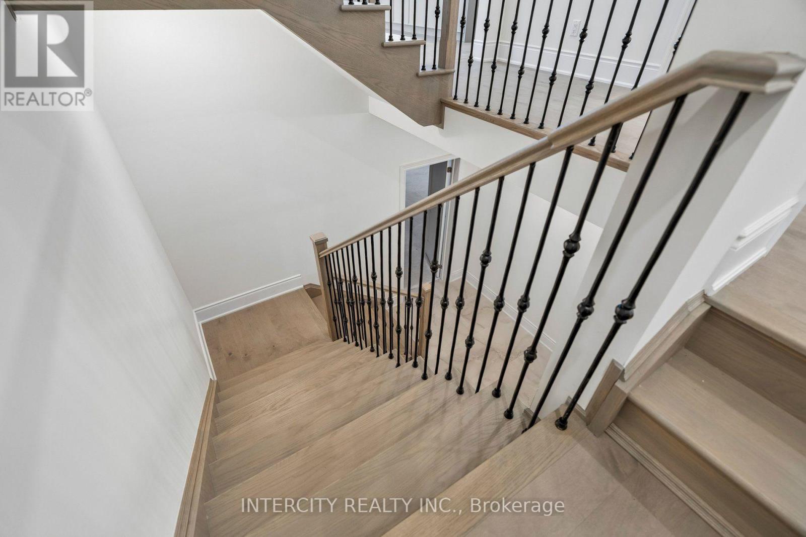 17 GARRIOCK HALL AVENUE - 22