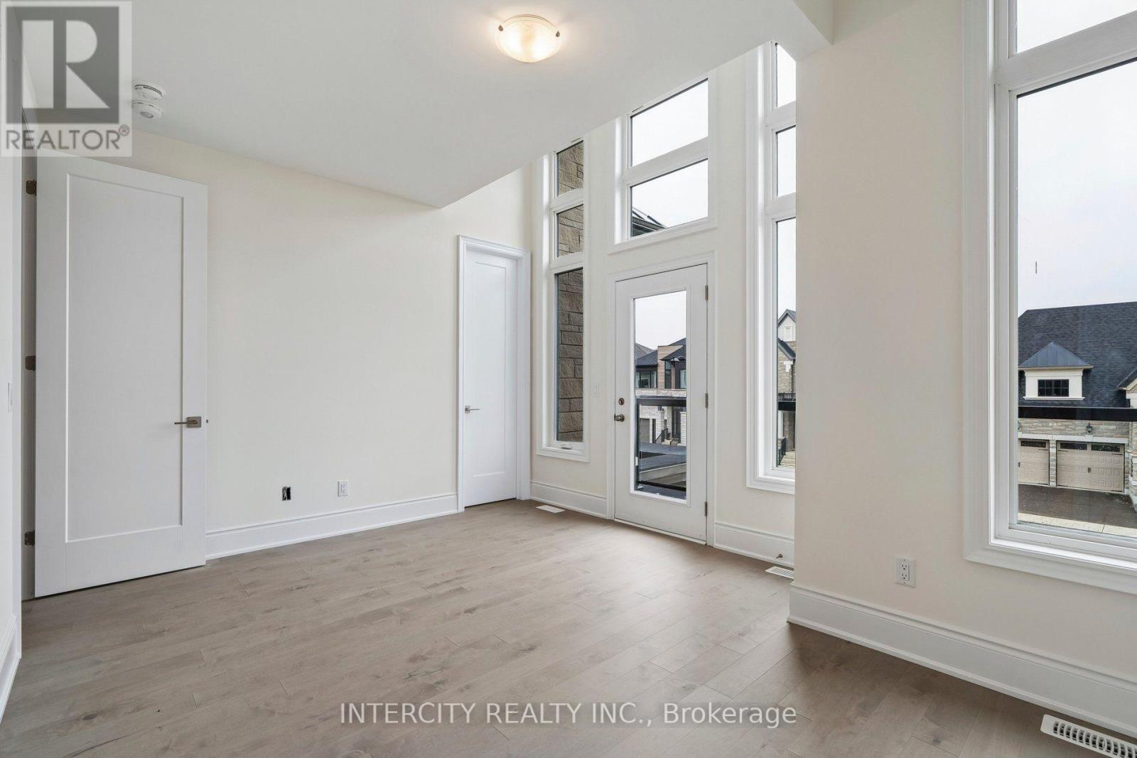 17 GARRIOCK HALL AVENUE - 24