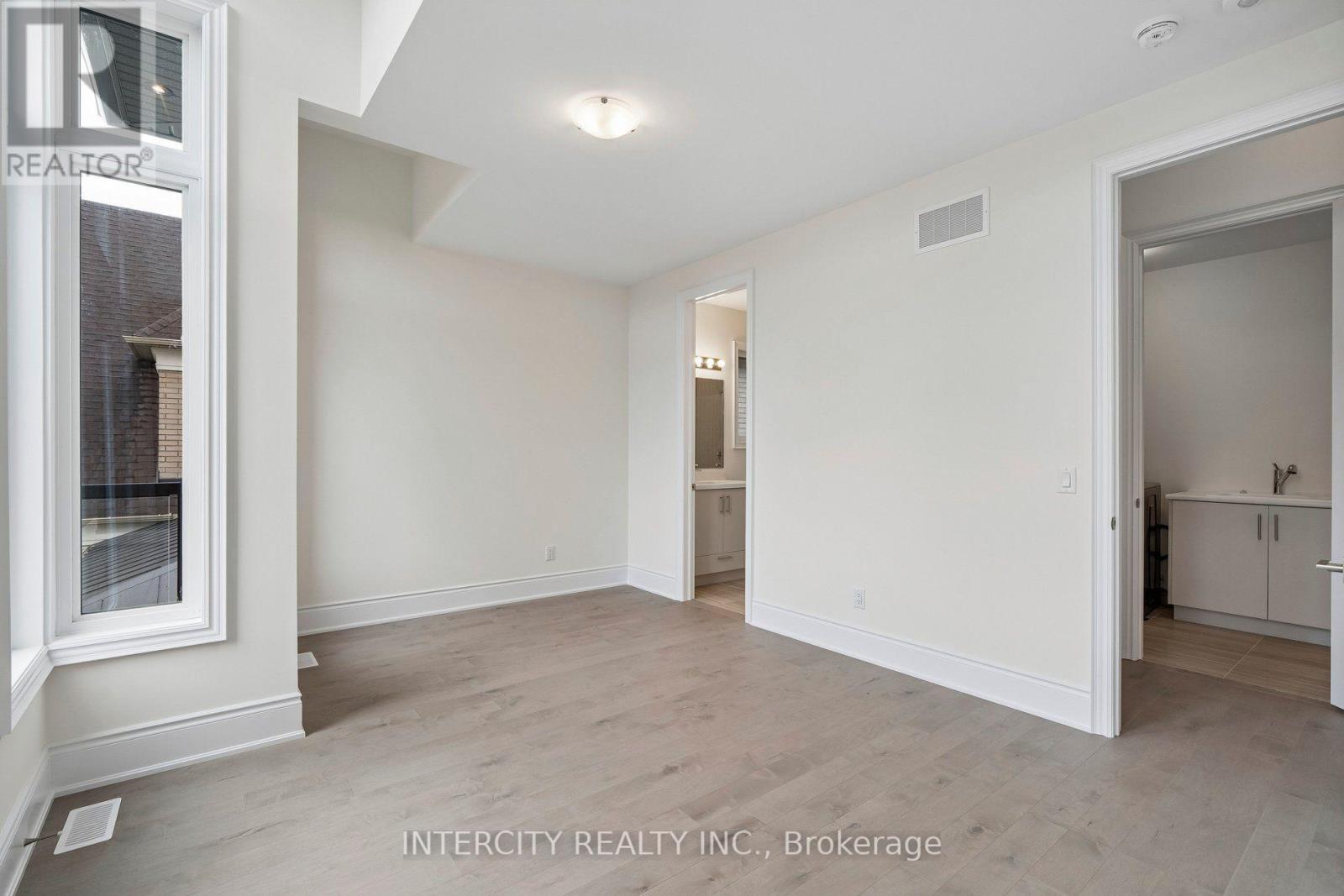 17 GARRIOCK HALL AVENUE - 25