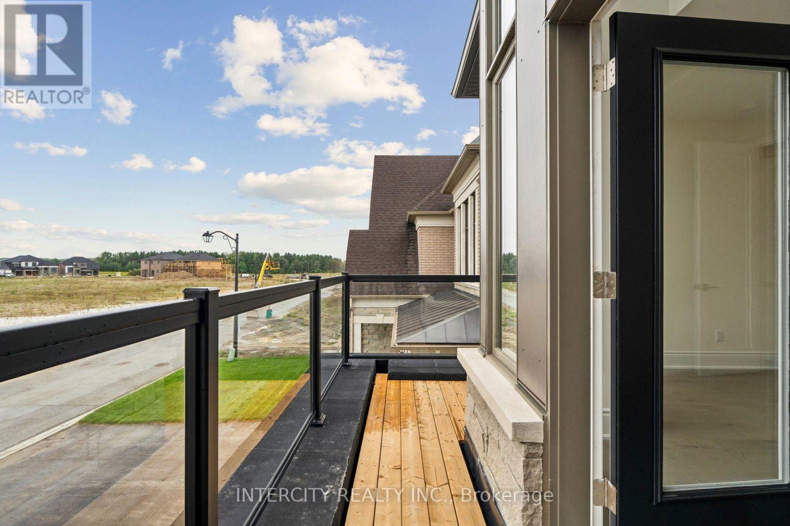 17 GARRIOCK HALL AVENUE - 27