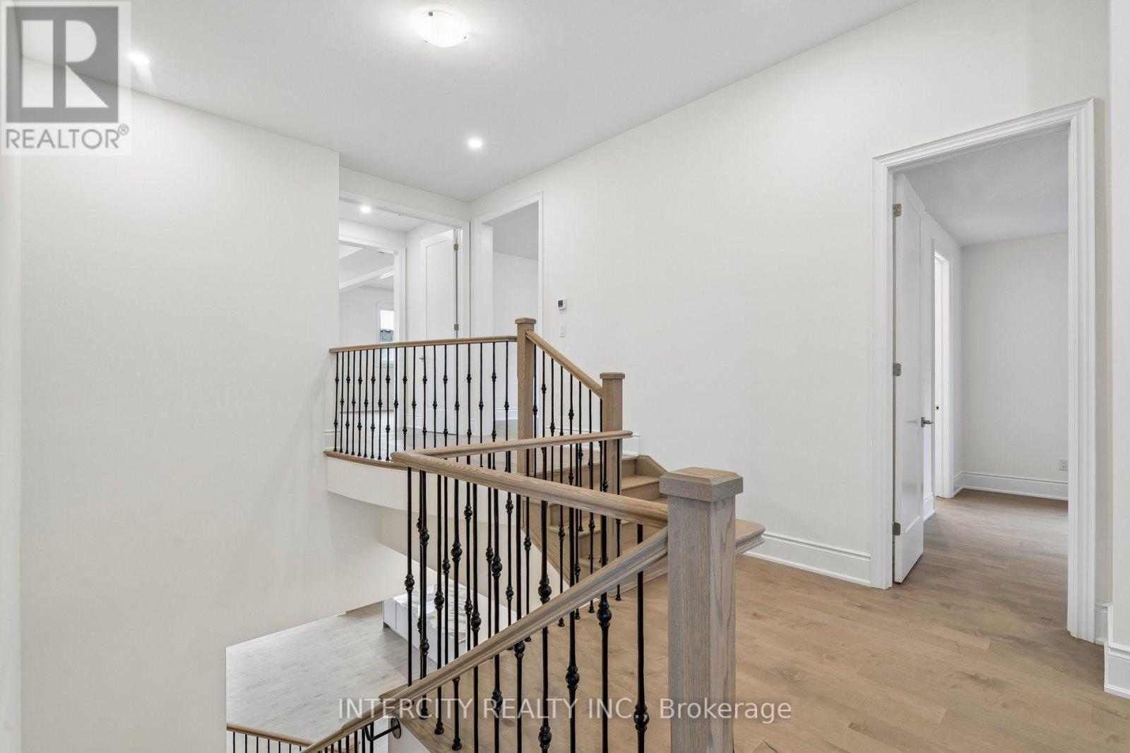 17 GARRIOCK HALL AVENUE - 28