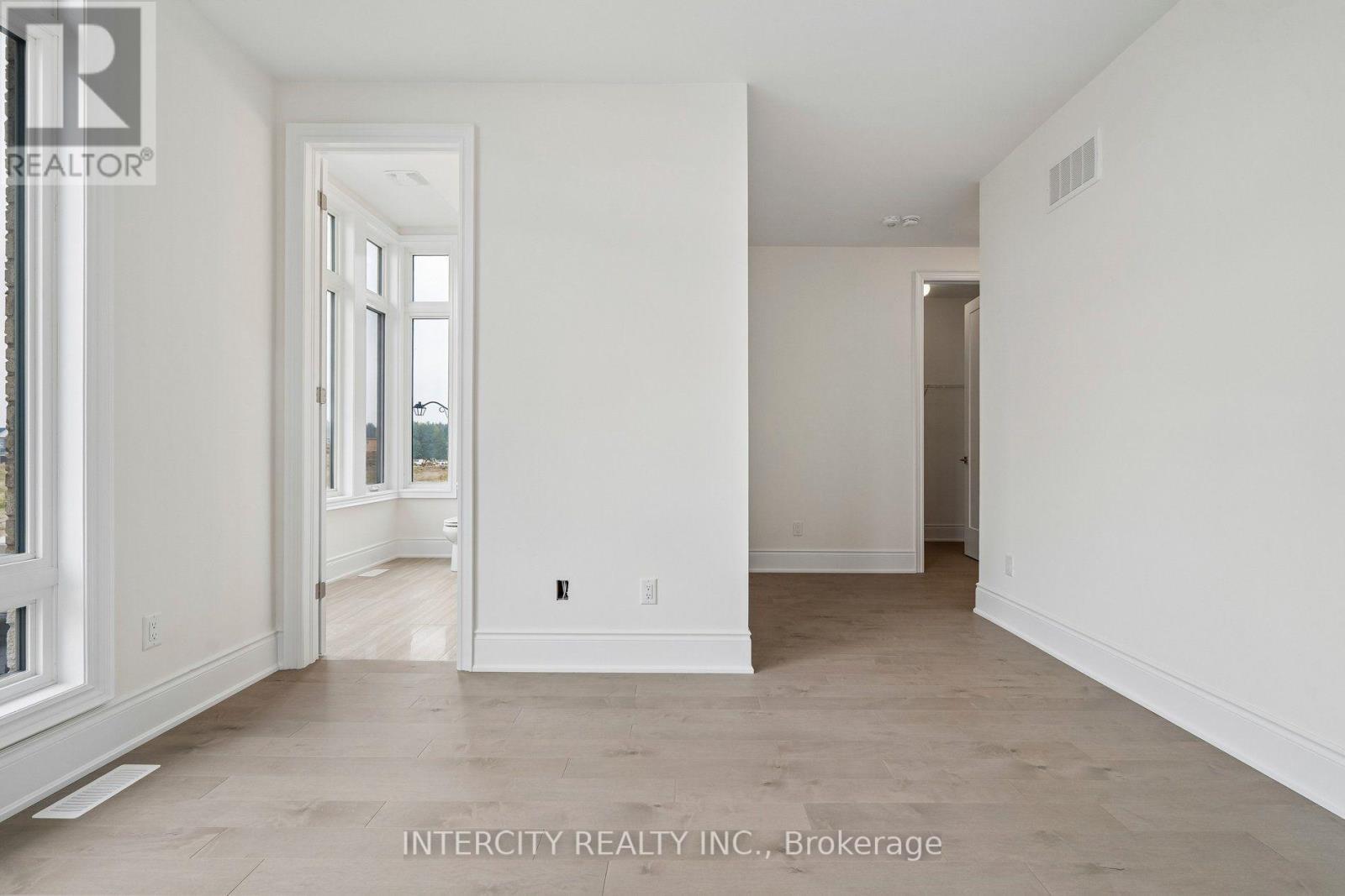 17 GARRIOCK HALL AVENUE - 29