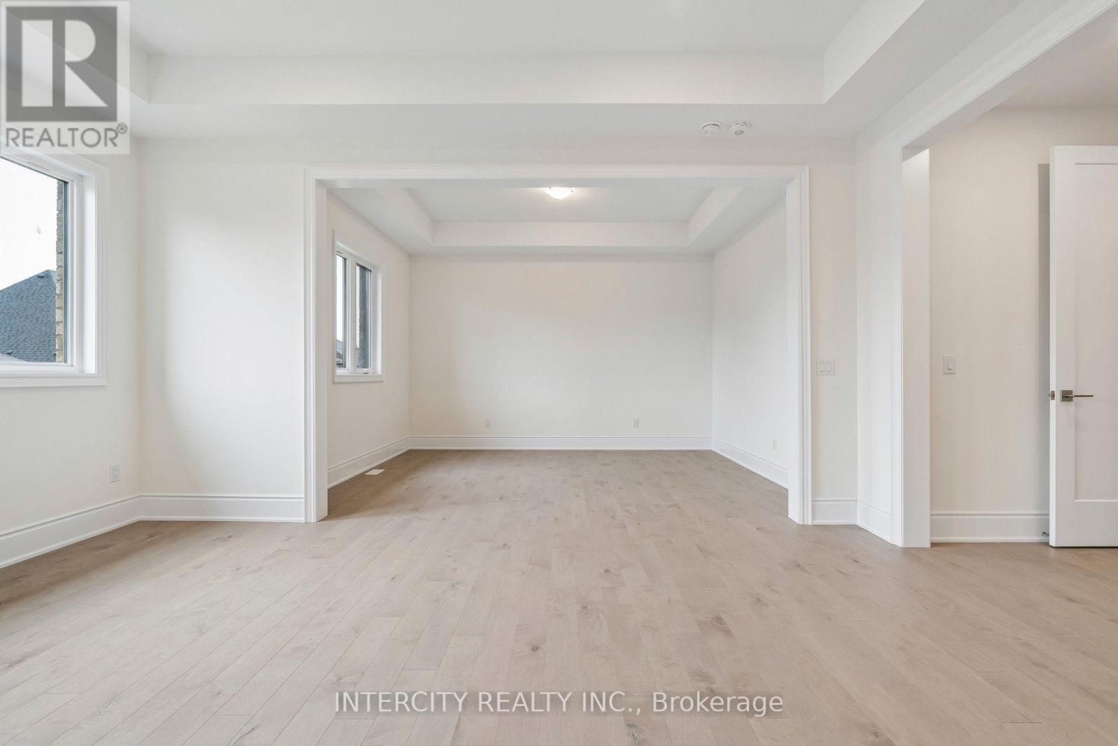 17 GARRIOCK HALL AVENUE - 33