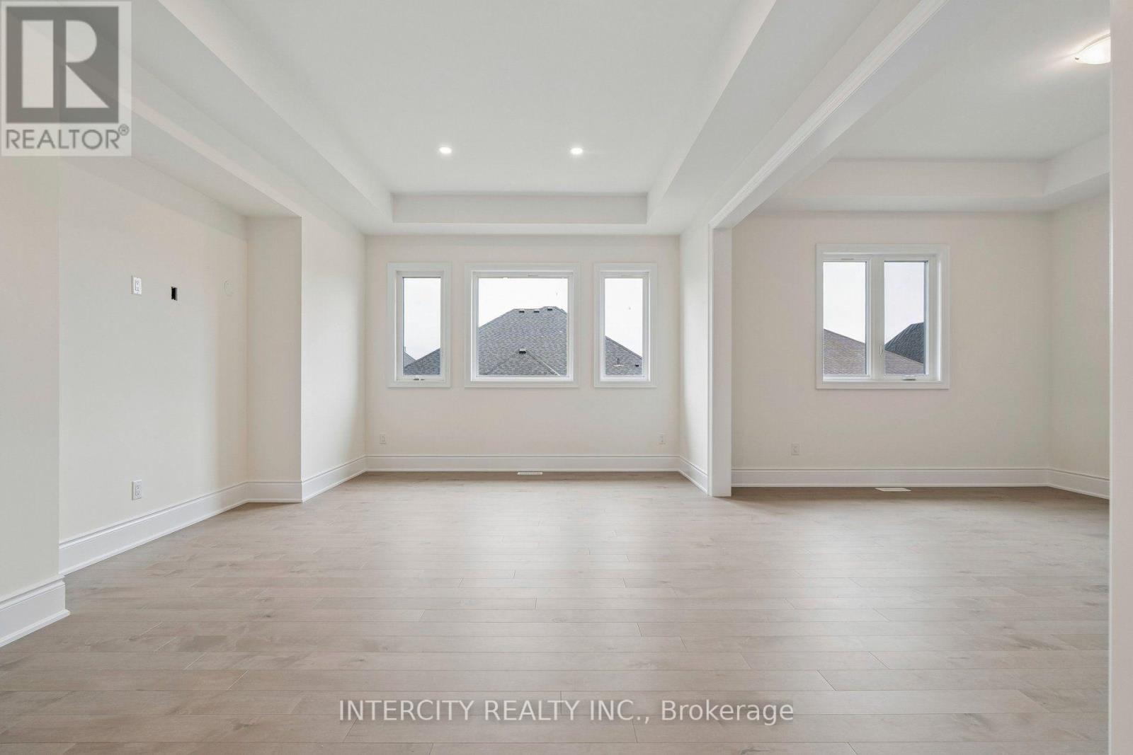 17 GARRIOCK HALL AVENUE - 35