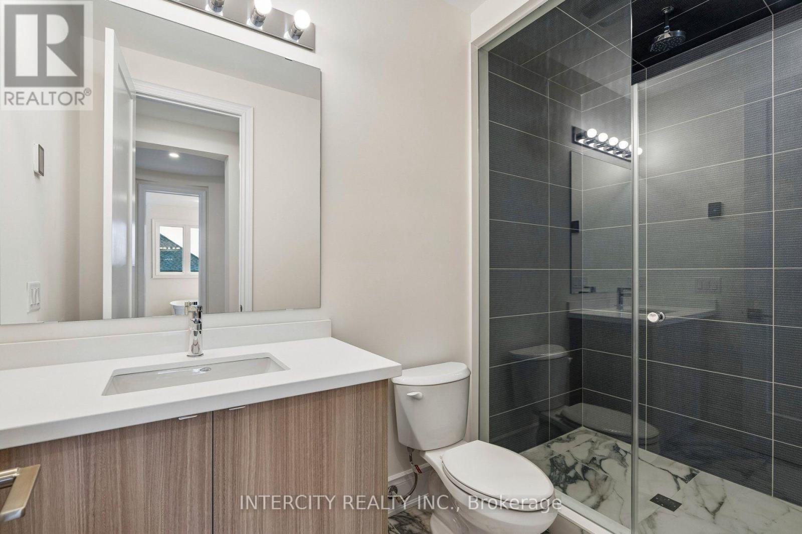 17 GARRIOCK HALL AVENUE - 36
