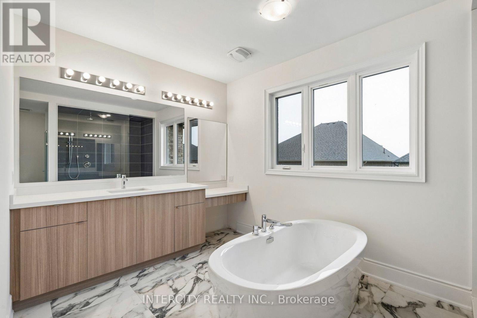 17 GARRIOCK HALL AVENUE - 37