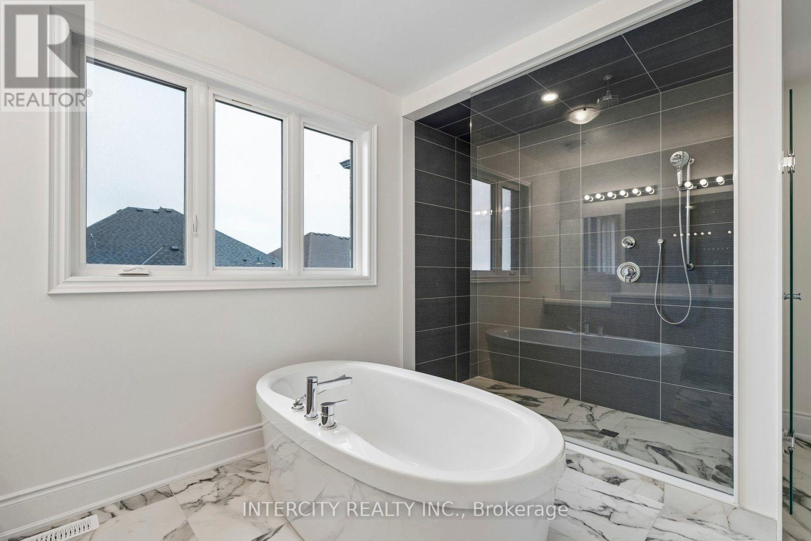 17 GARRIOCK HALL AVENUE - 38