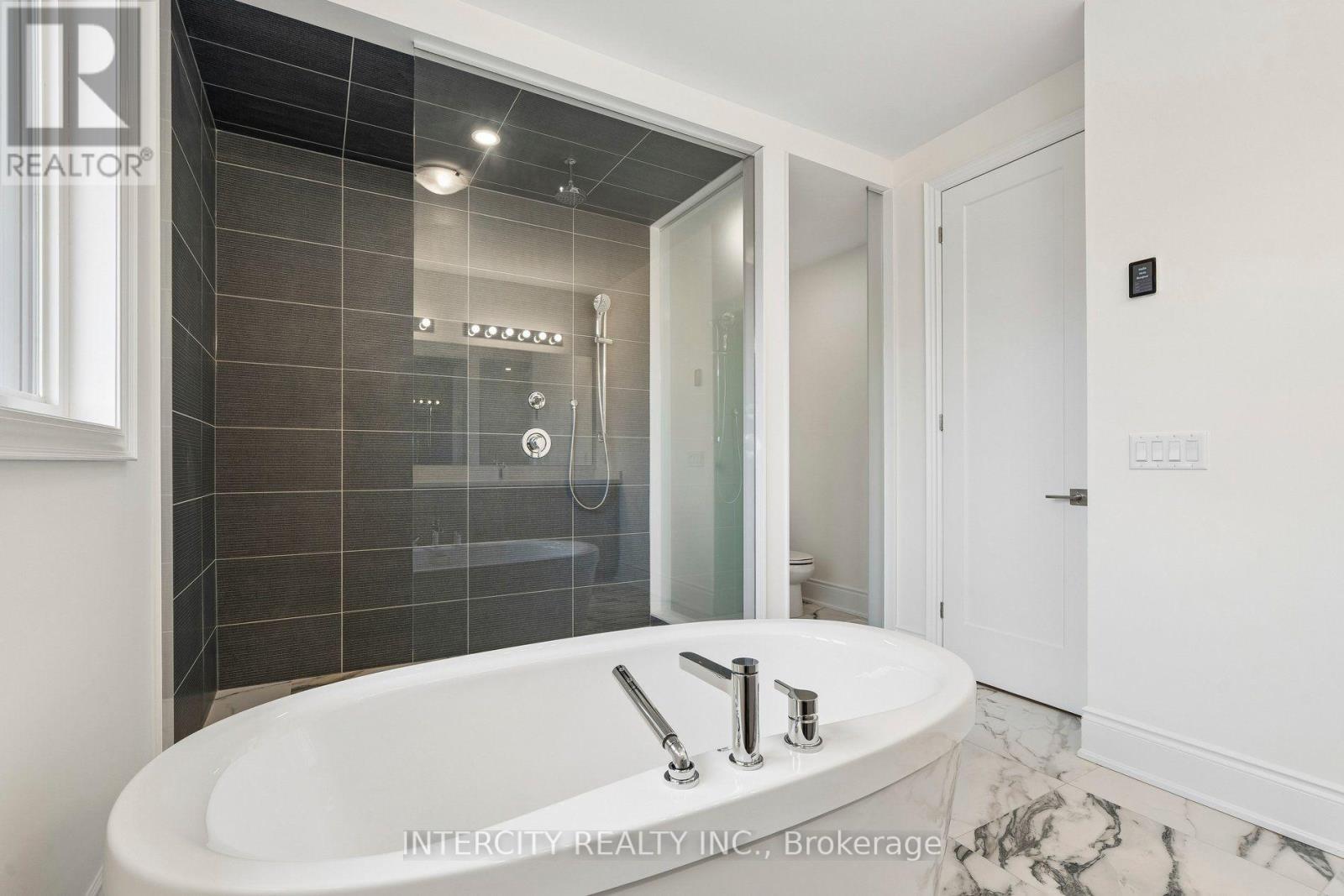 17 GARRIOCK HALL AVENUE - 39