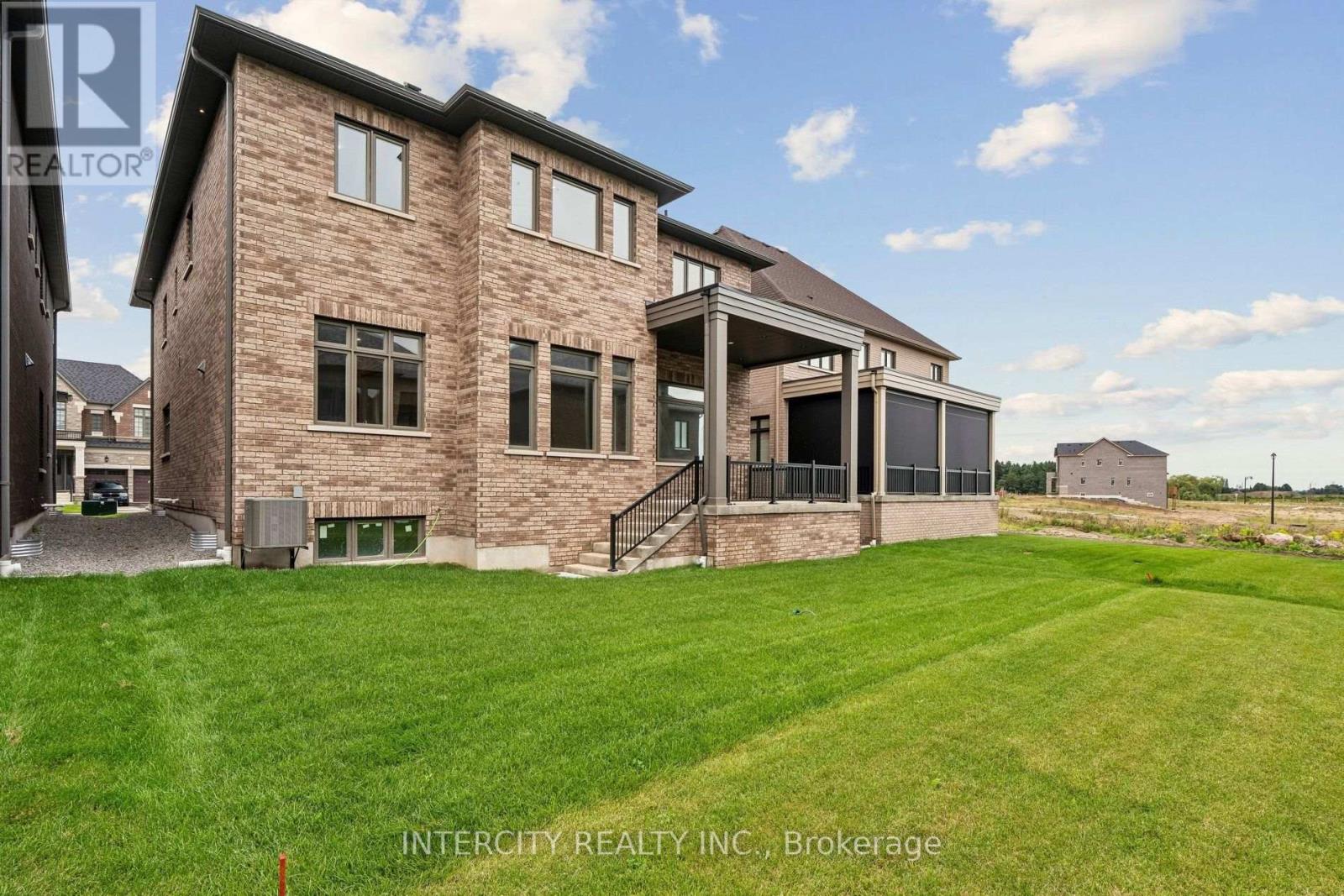 17 GARRIOCK HALL AVENUE - 40