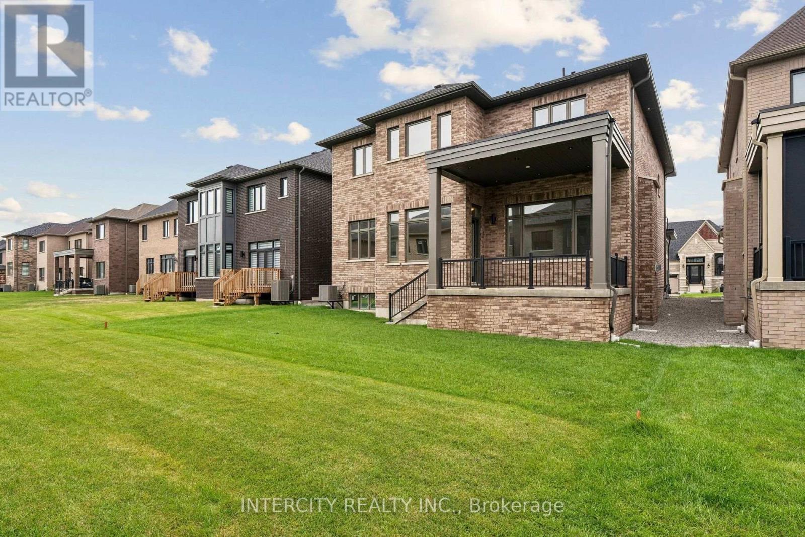 17 GARRIOCK HALL AVENUE - 43