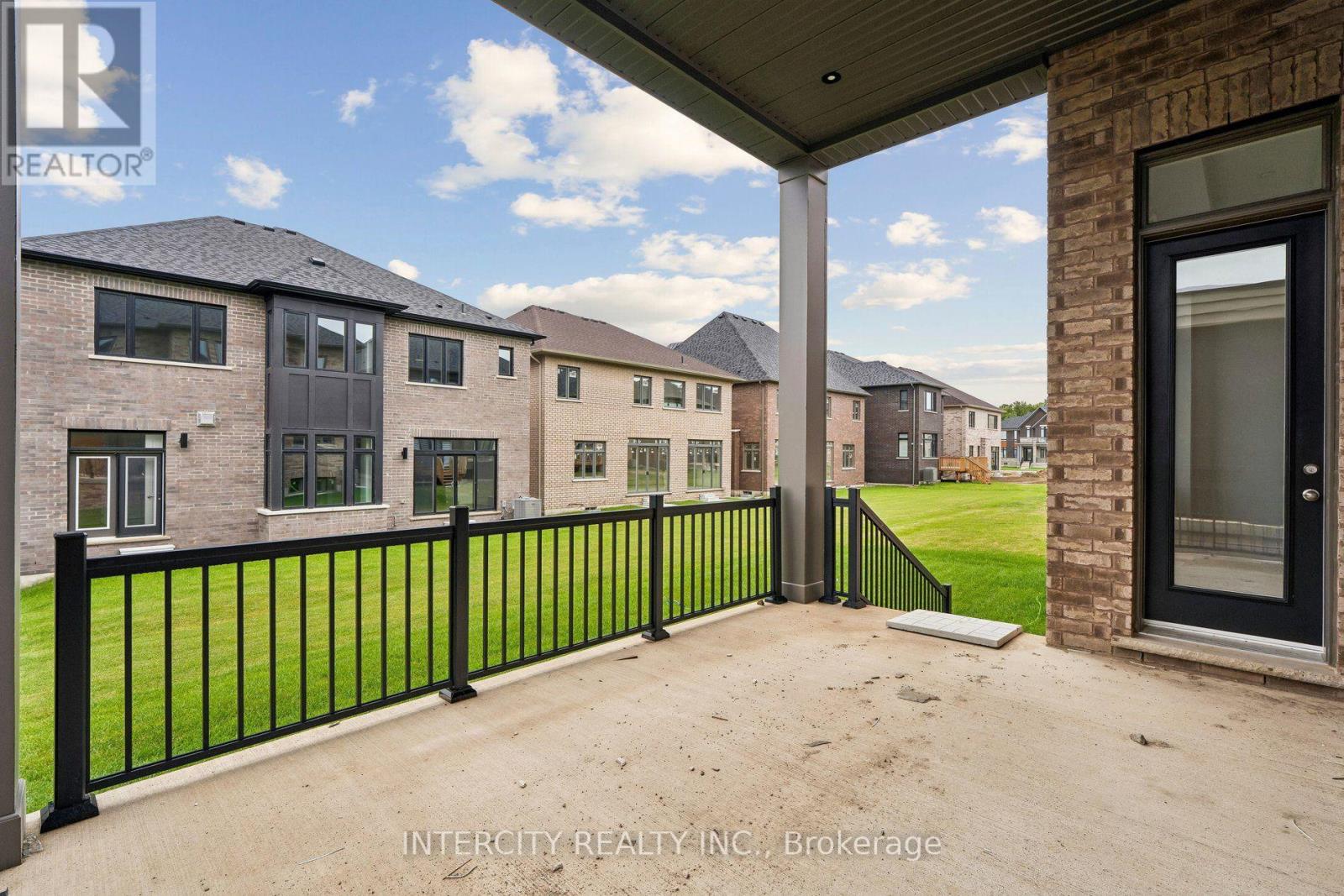 17 GARRIOCK HALL AVENUE - 44