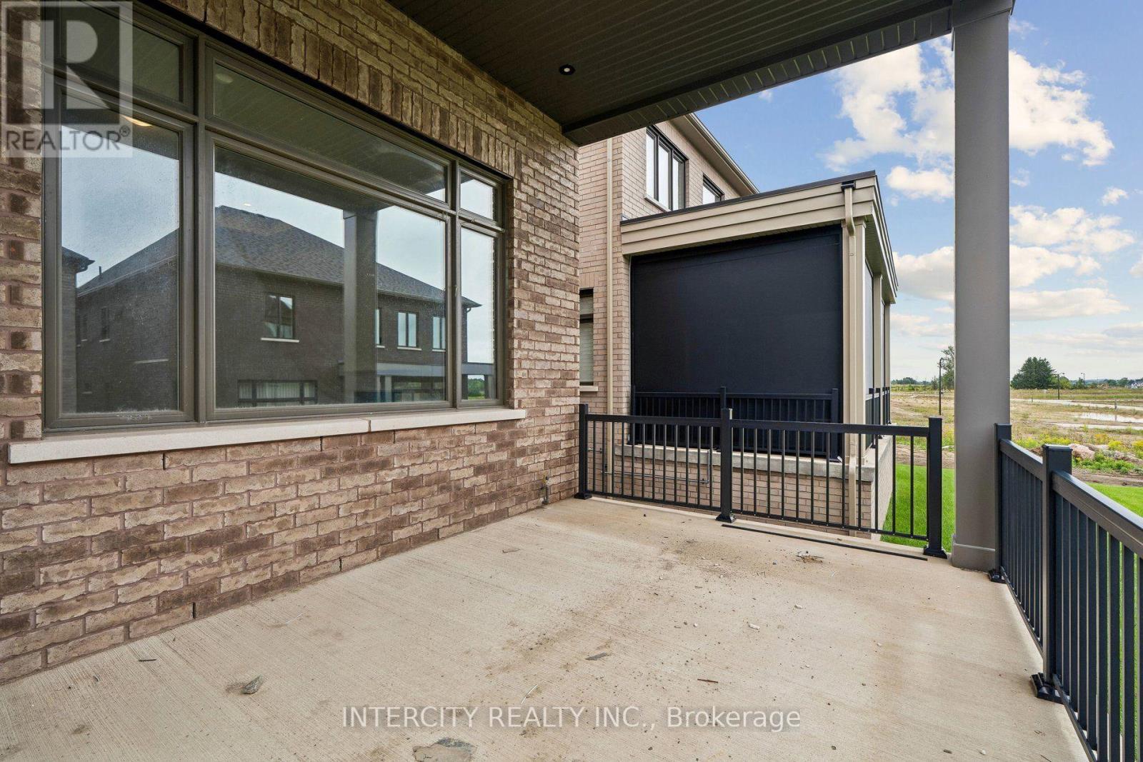17 GARRIOCK HALL AVENUE - 45