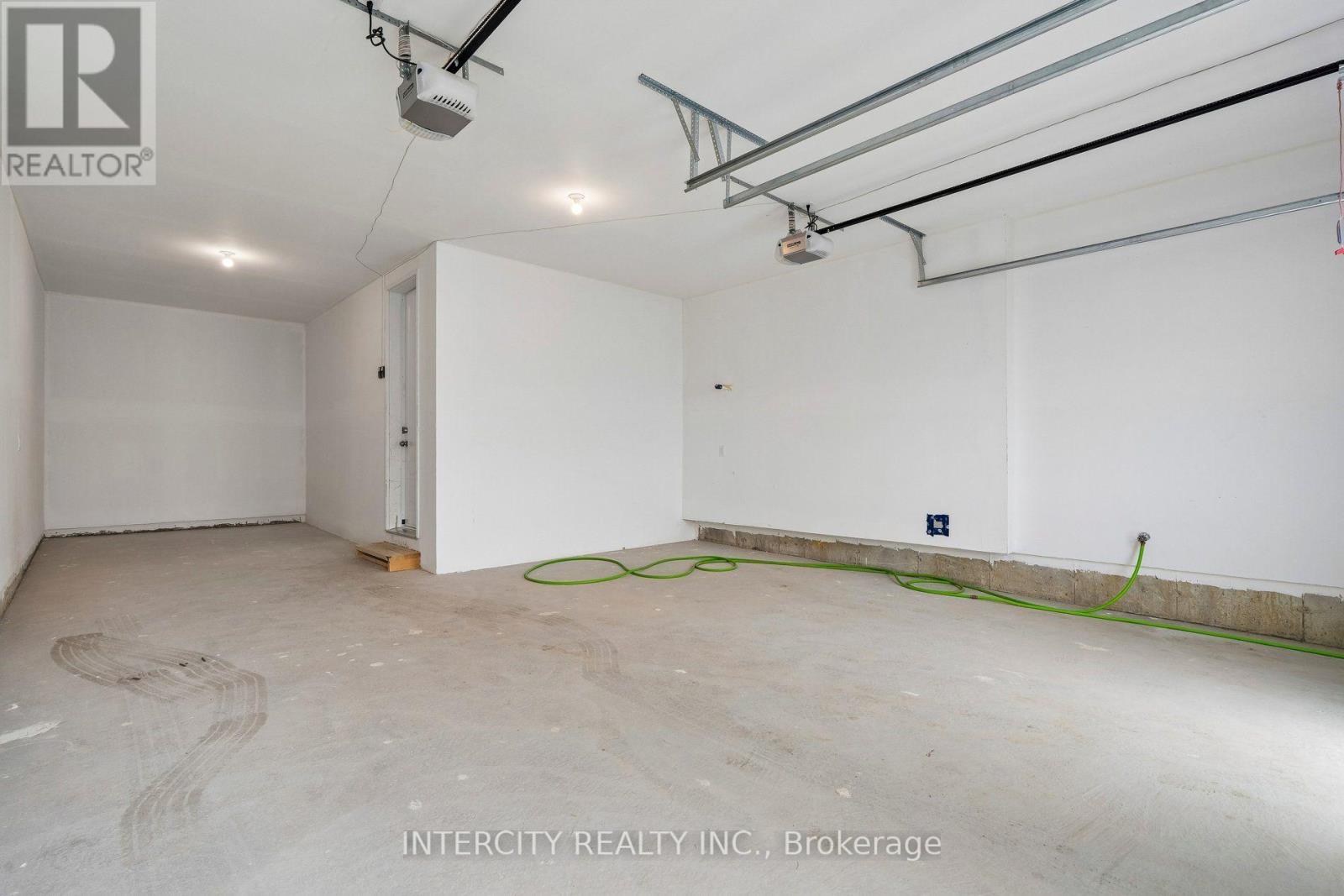 17 GARRIOCK HALL AVENUE - 47