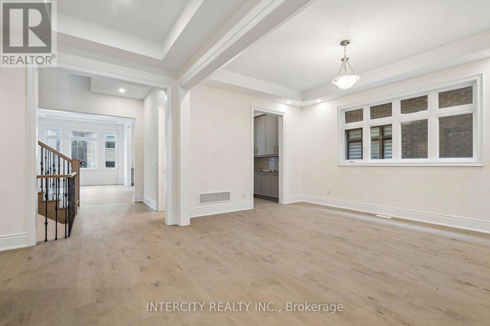 17 GARRIOCK HALL AVENUE - 7