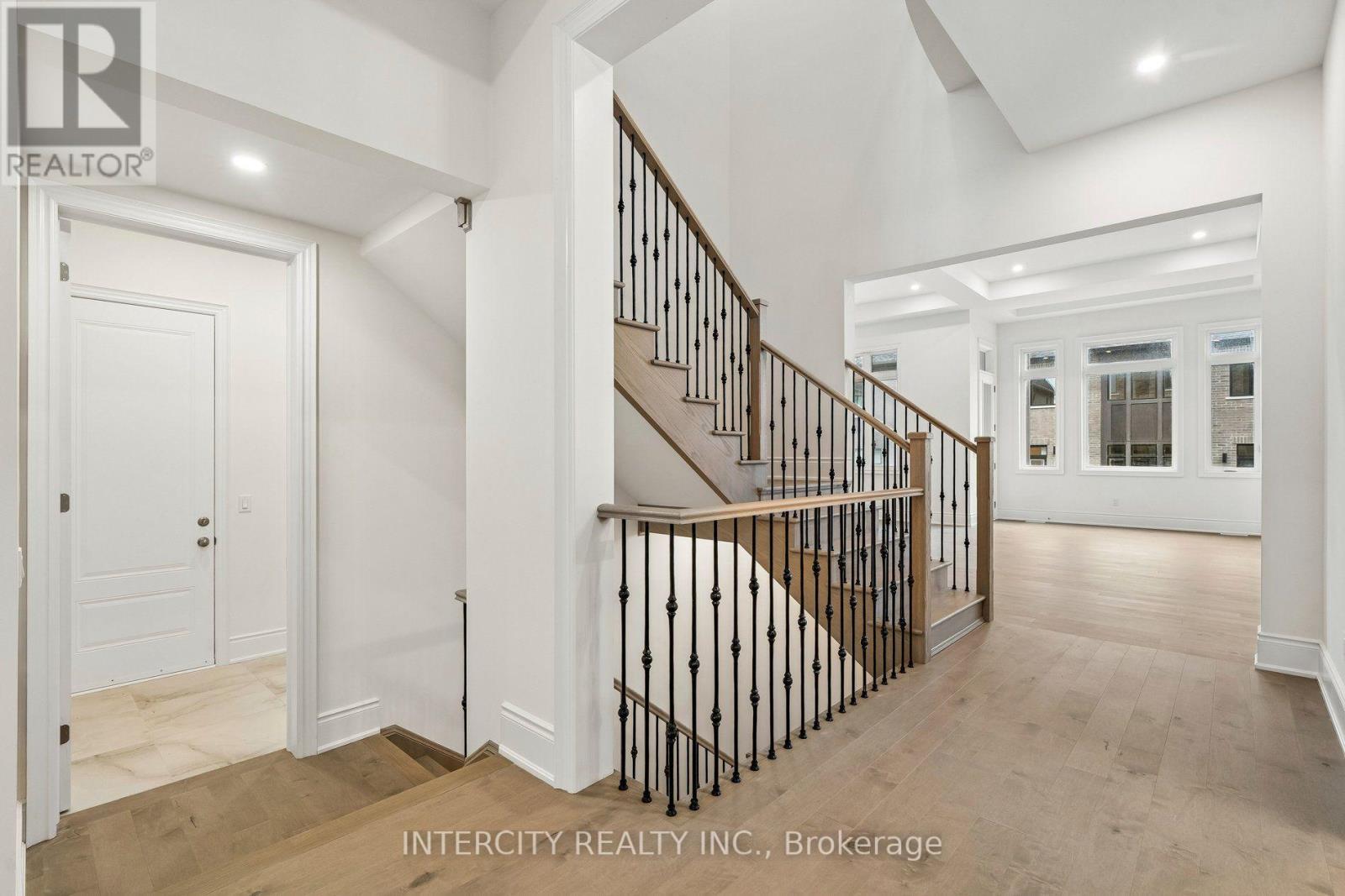 17 GARRIOCK HALL AVENUE - 8