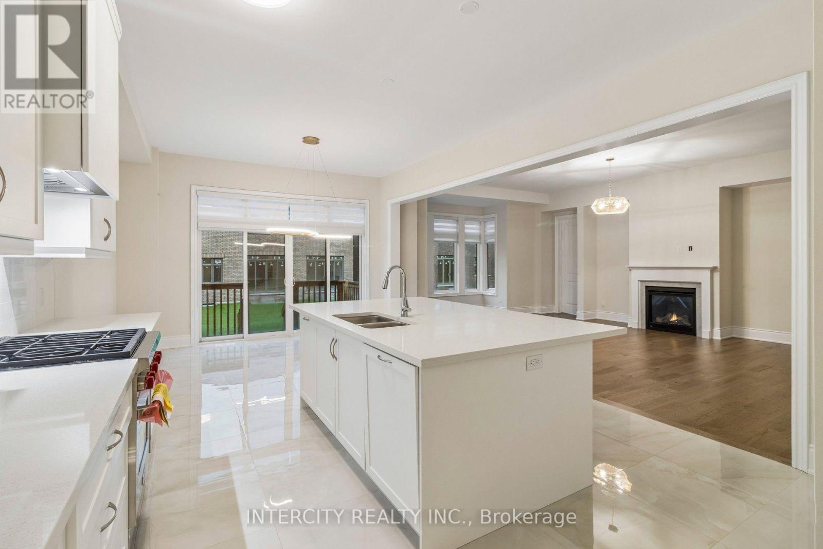 15 GARRIOCK HALL AVENUE - 18