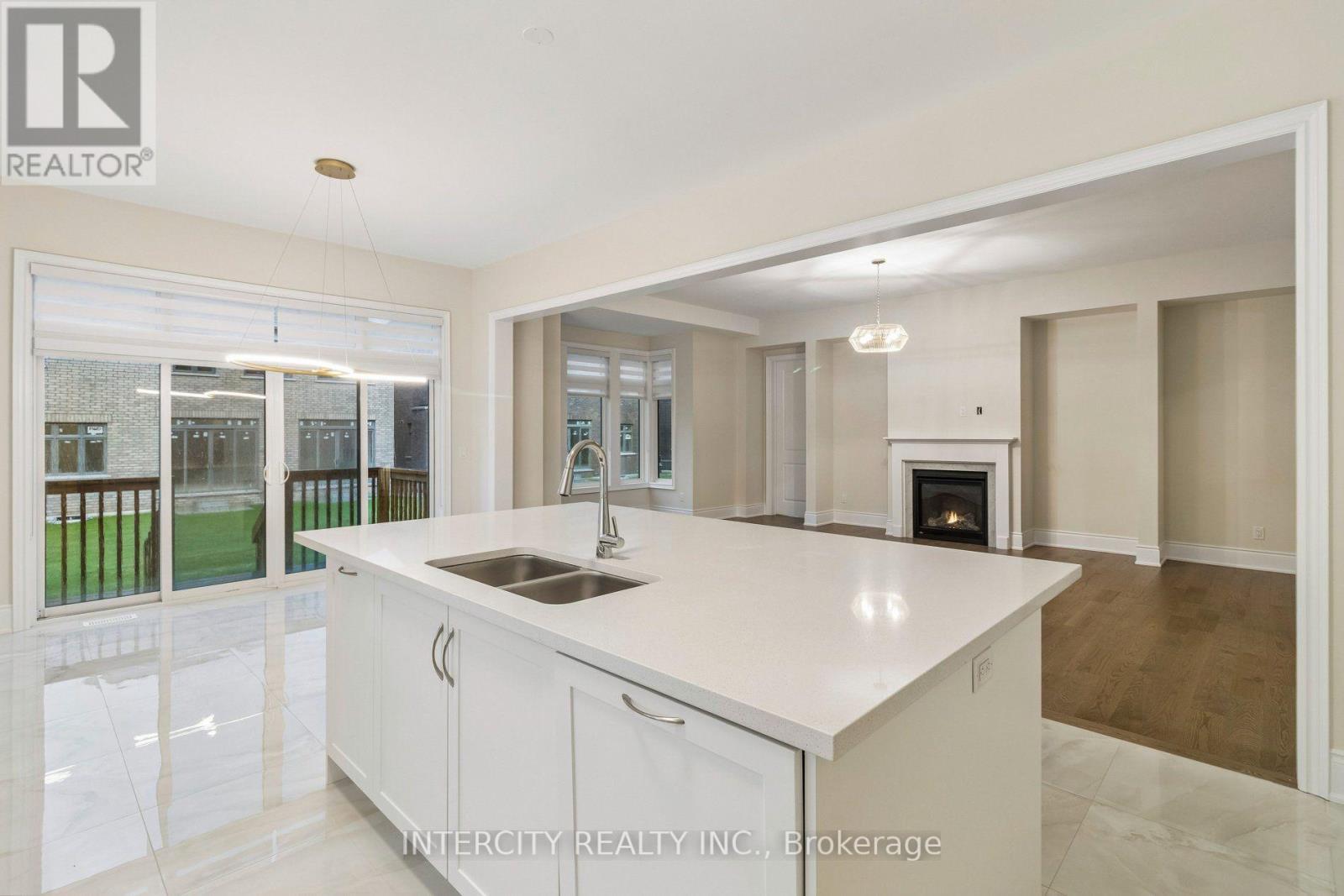15 GARRIOCK HALL AVENUE - 22